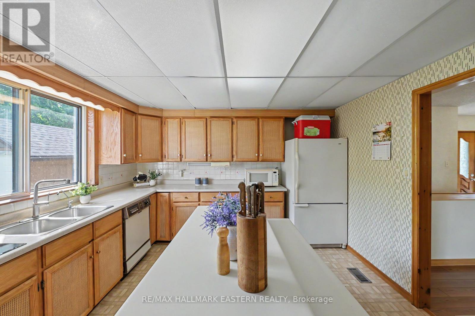 473 SUNSET CRESCENT - 16