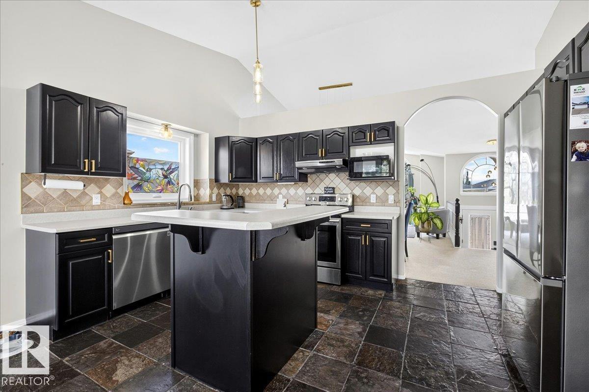 7936 165 AV NW — photo 13