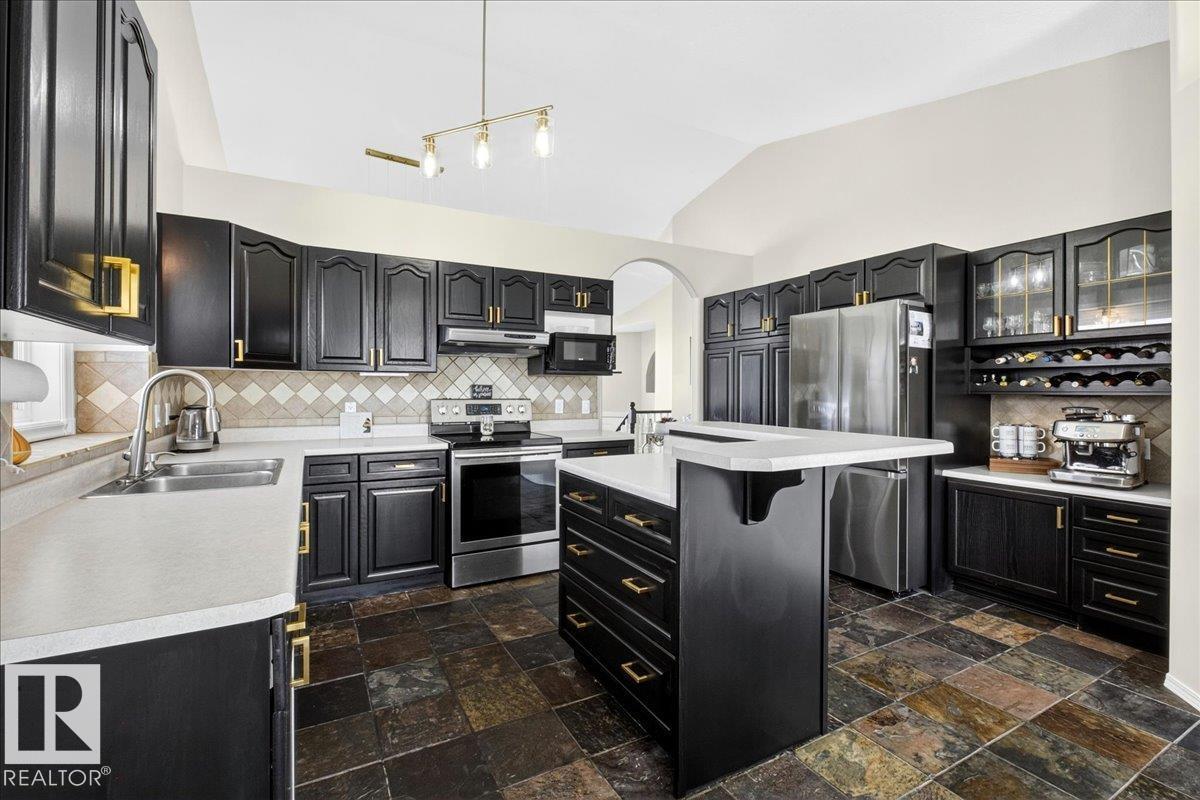 7936 165 AV NW — photo 14