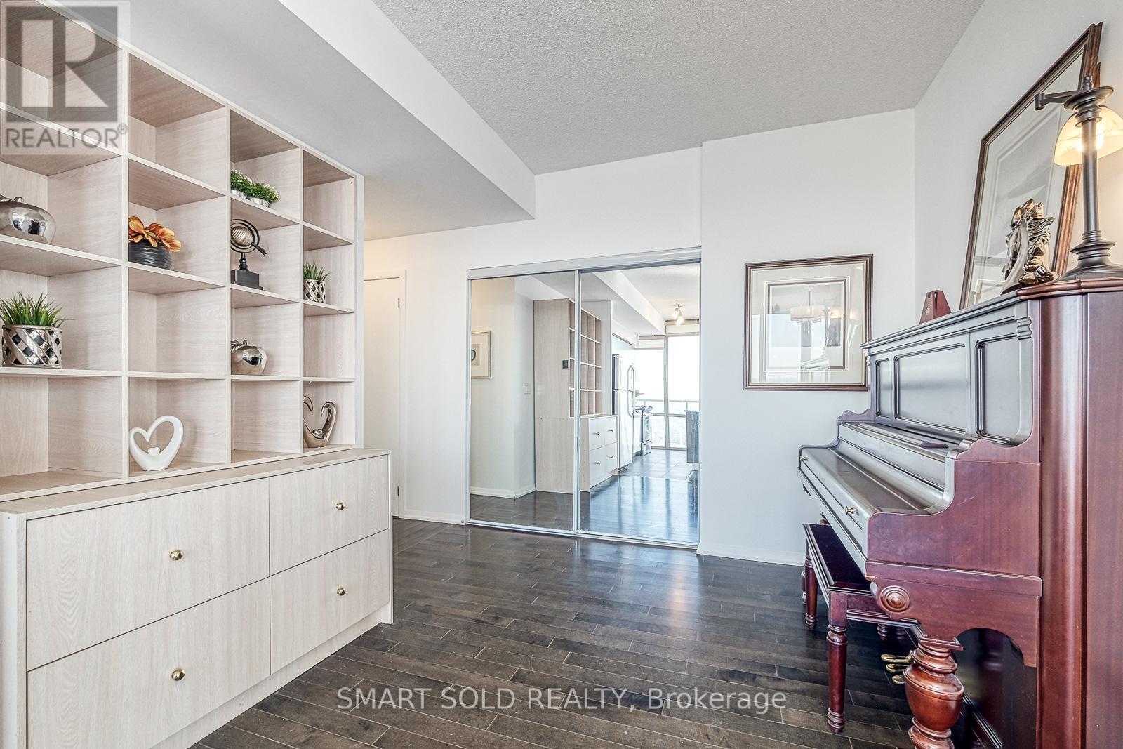 #4010 832 BAY STREET - Image 6