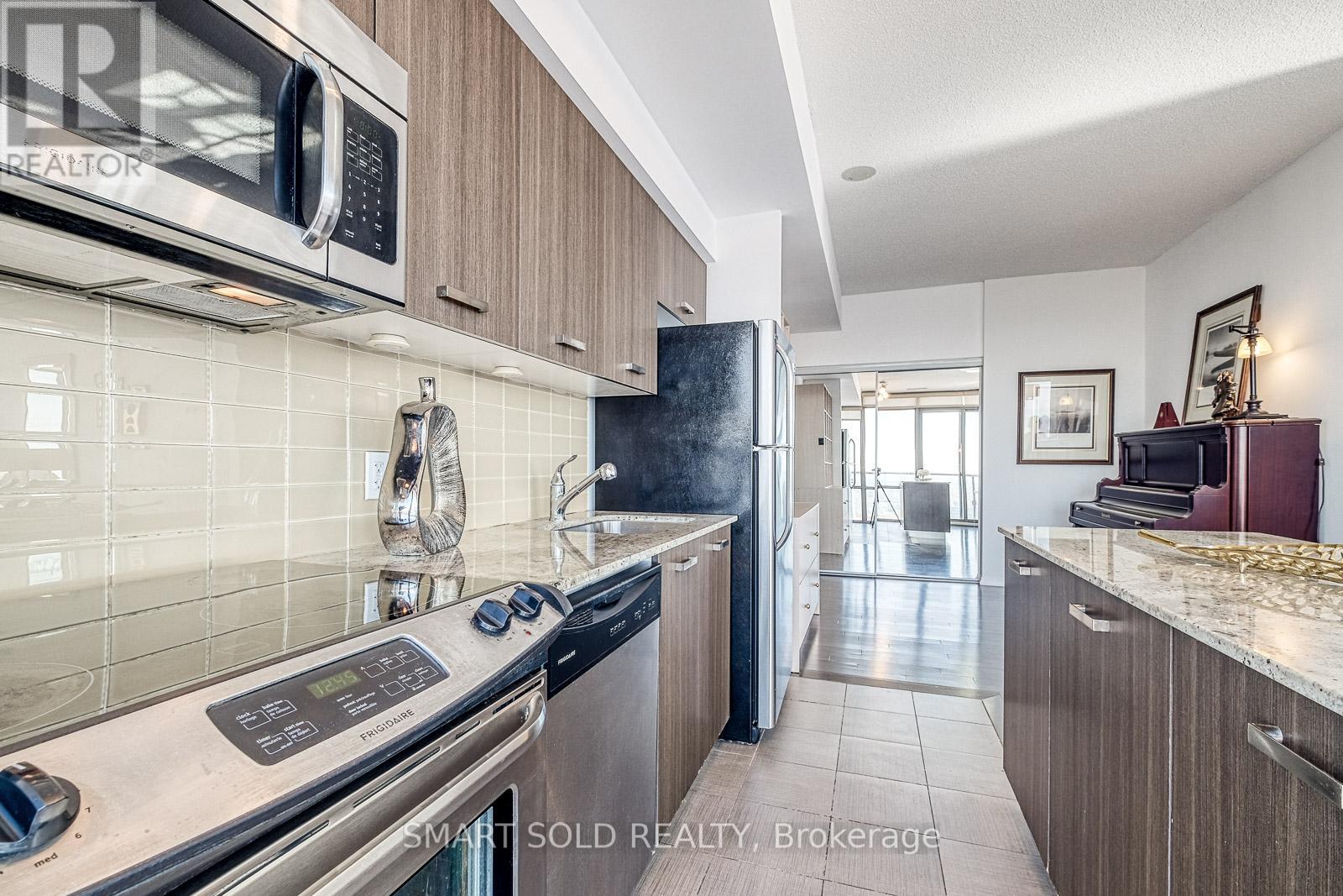 #4010 832 BAY STREET - Image 8
