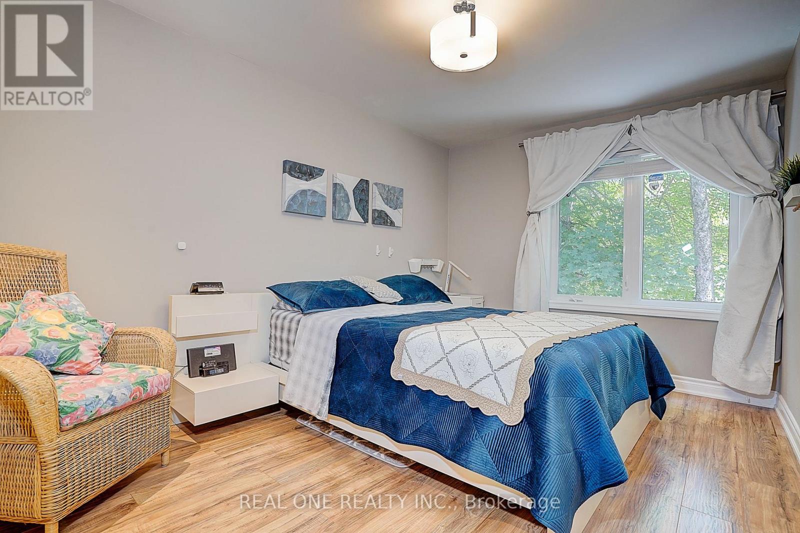 37 LAURALYNN CRESCENT - 11
