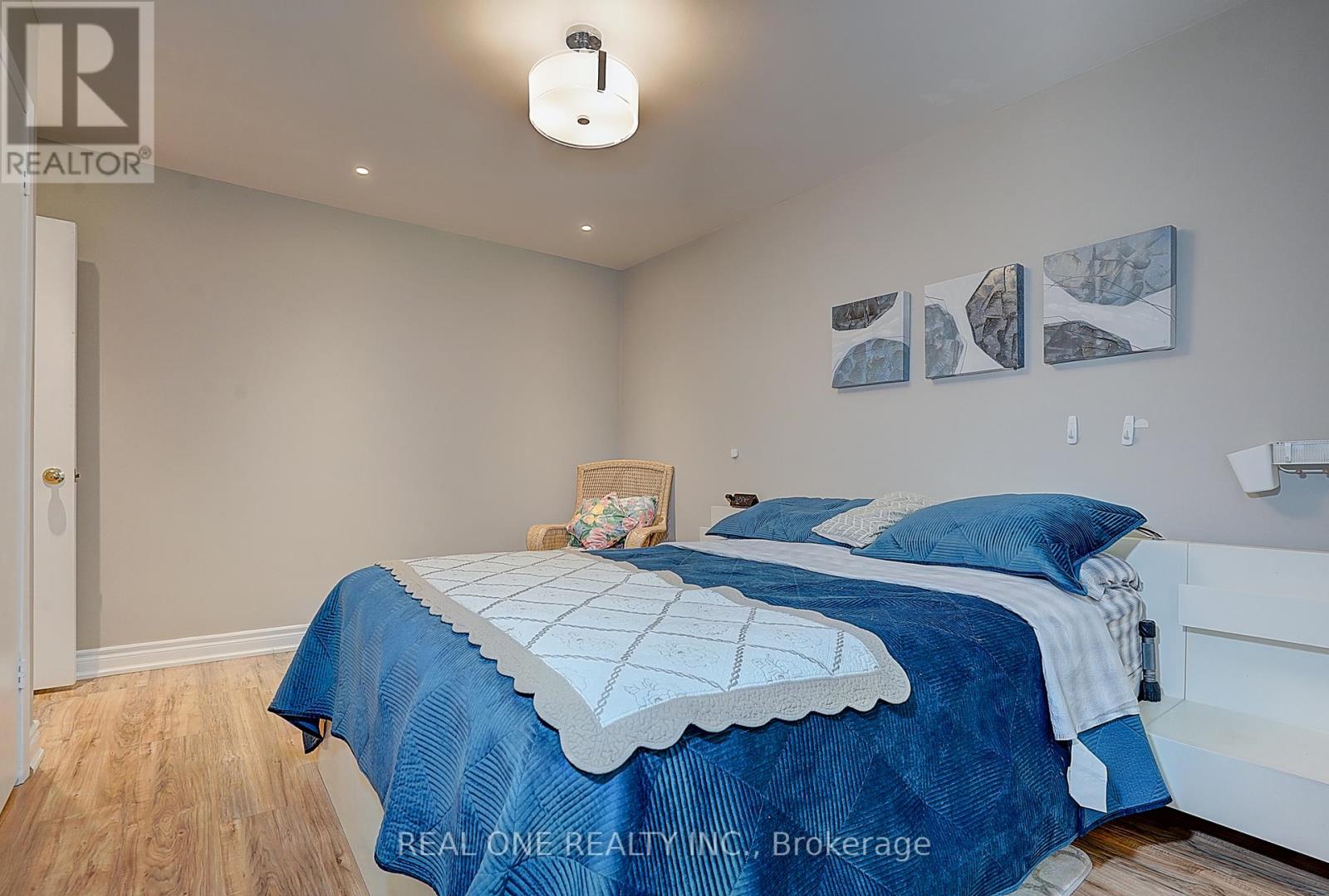 37 LAURALYNN CRESCENT - 12