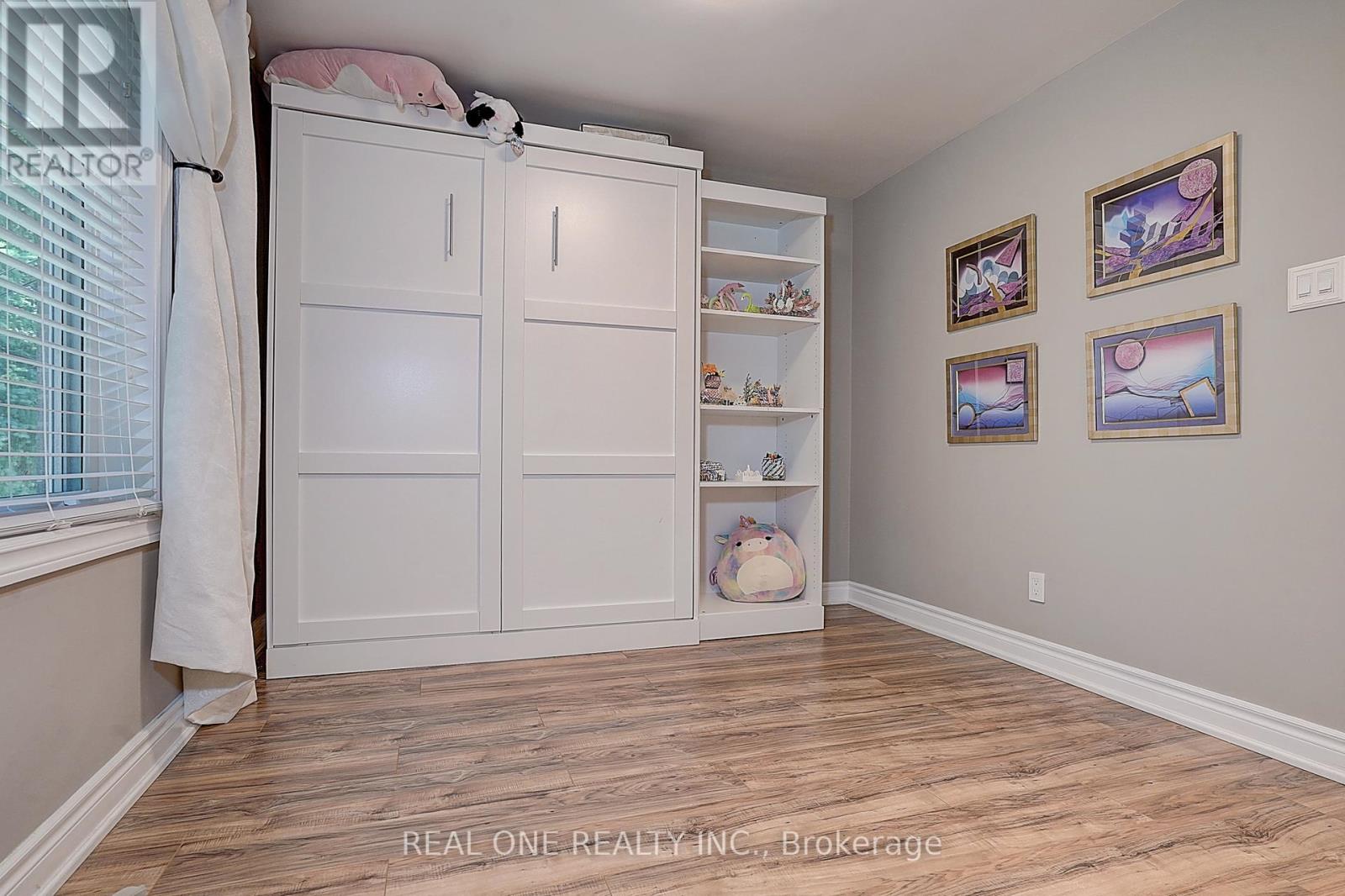 37 LAURALYNN CRESCENT - 14