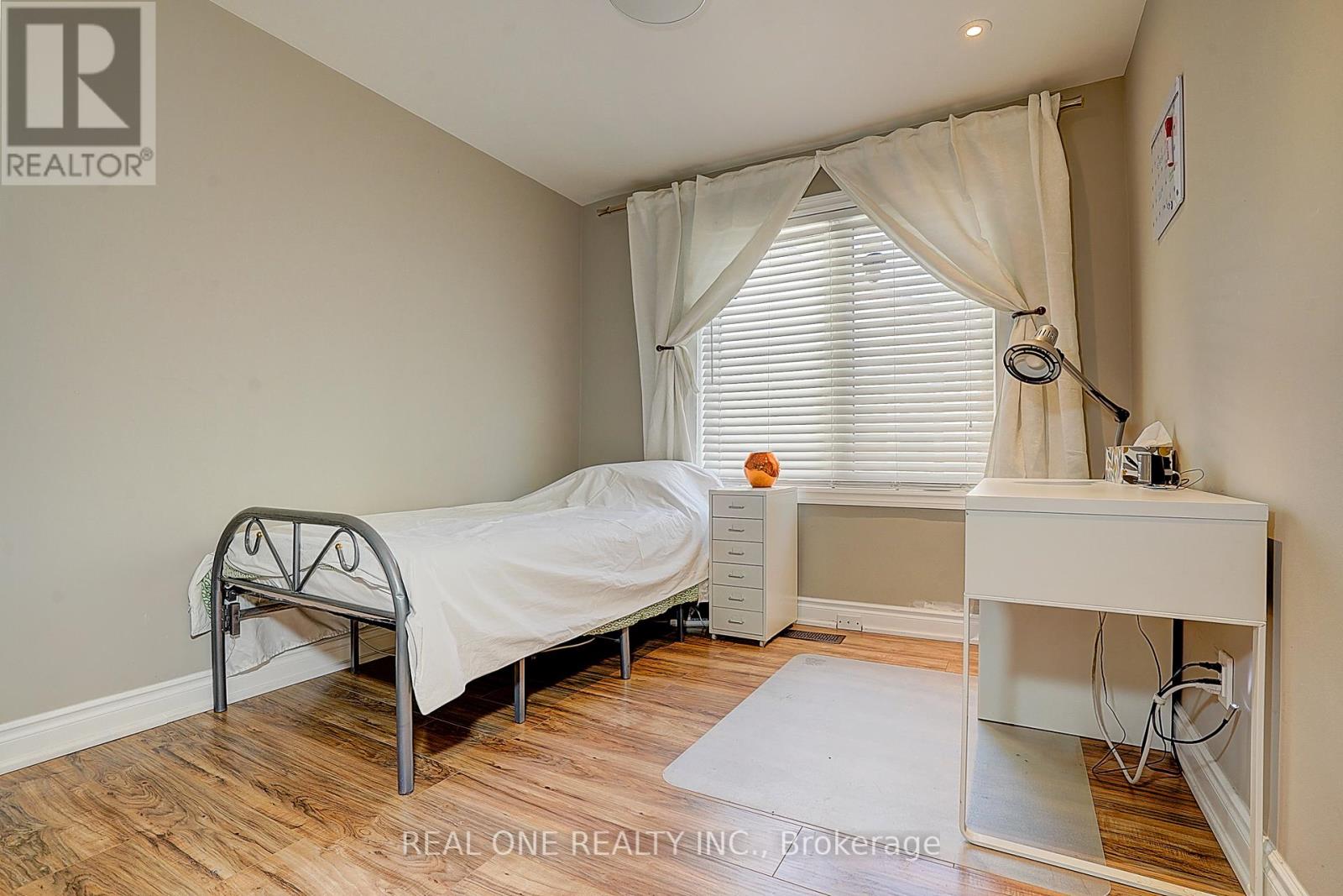 37 LAURALYNN CRESCENT - 15
