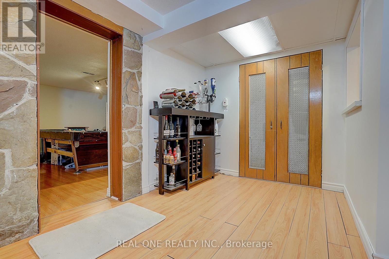 37 LAURALYNN CRESCENT - 20