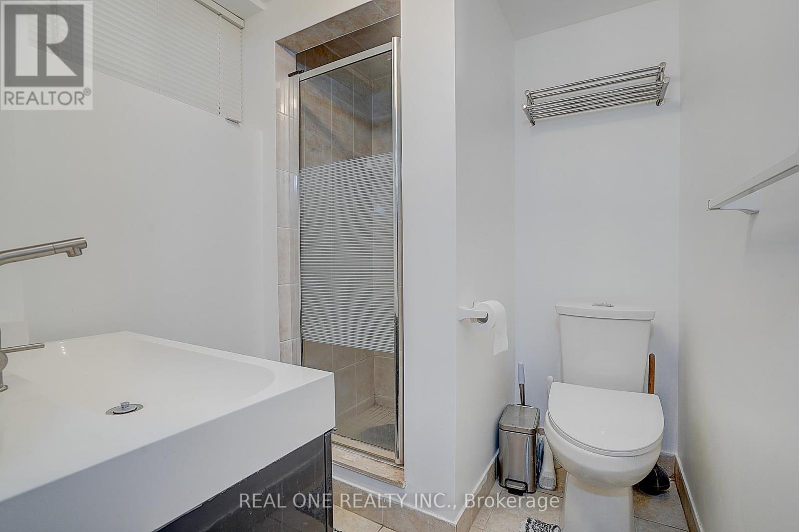 37 LAURALYNN CRESCENT - 22