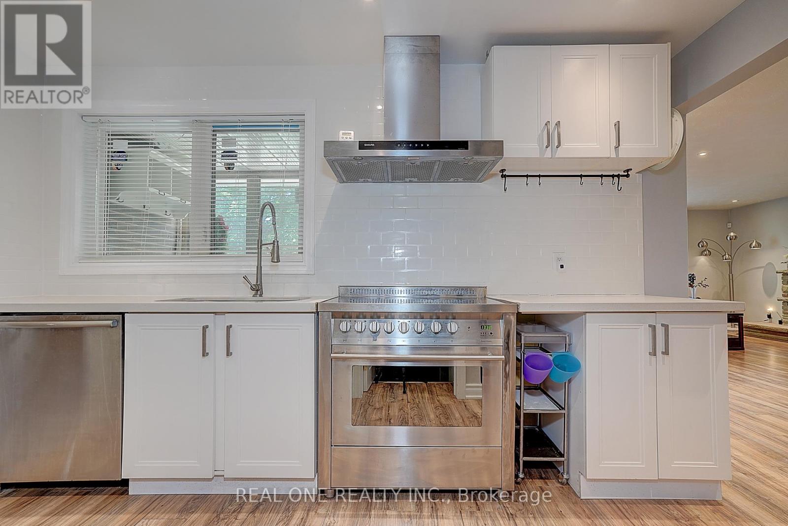 37 LAURALYNN CRESCENT - 8