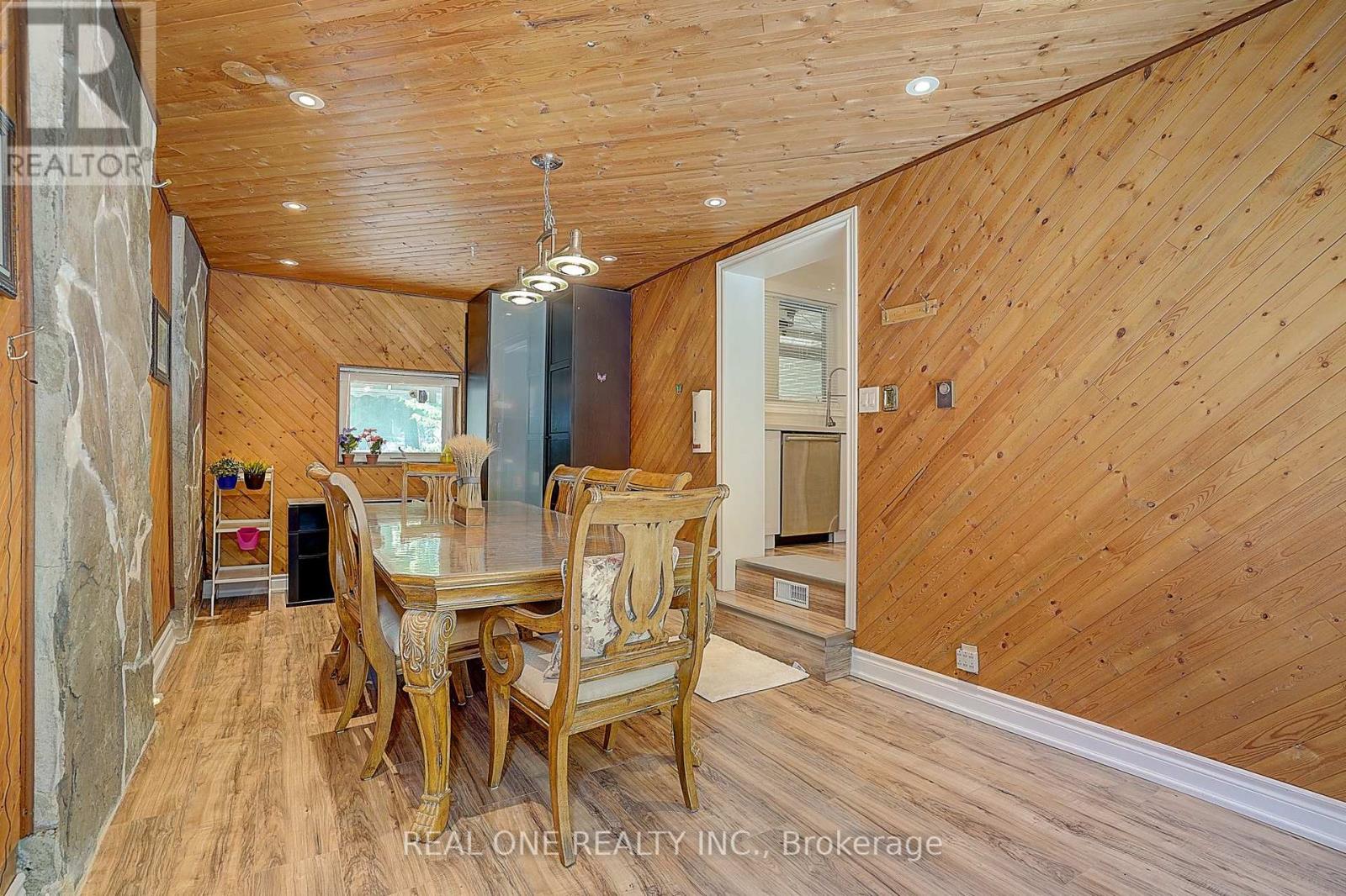 37 LAURALYNN CRESCENT - 9