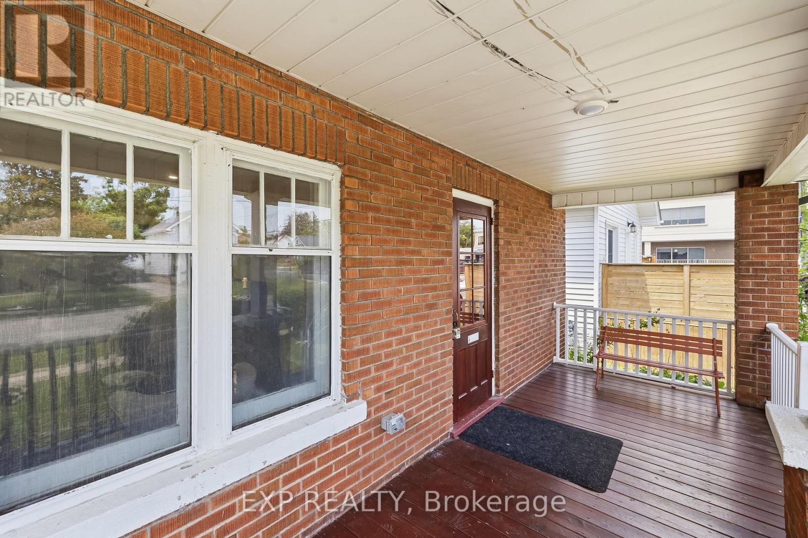 652 HORTOP STREET - 10