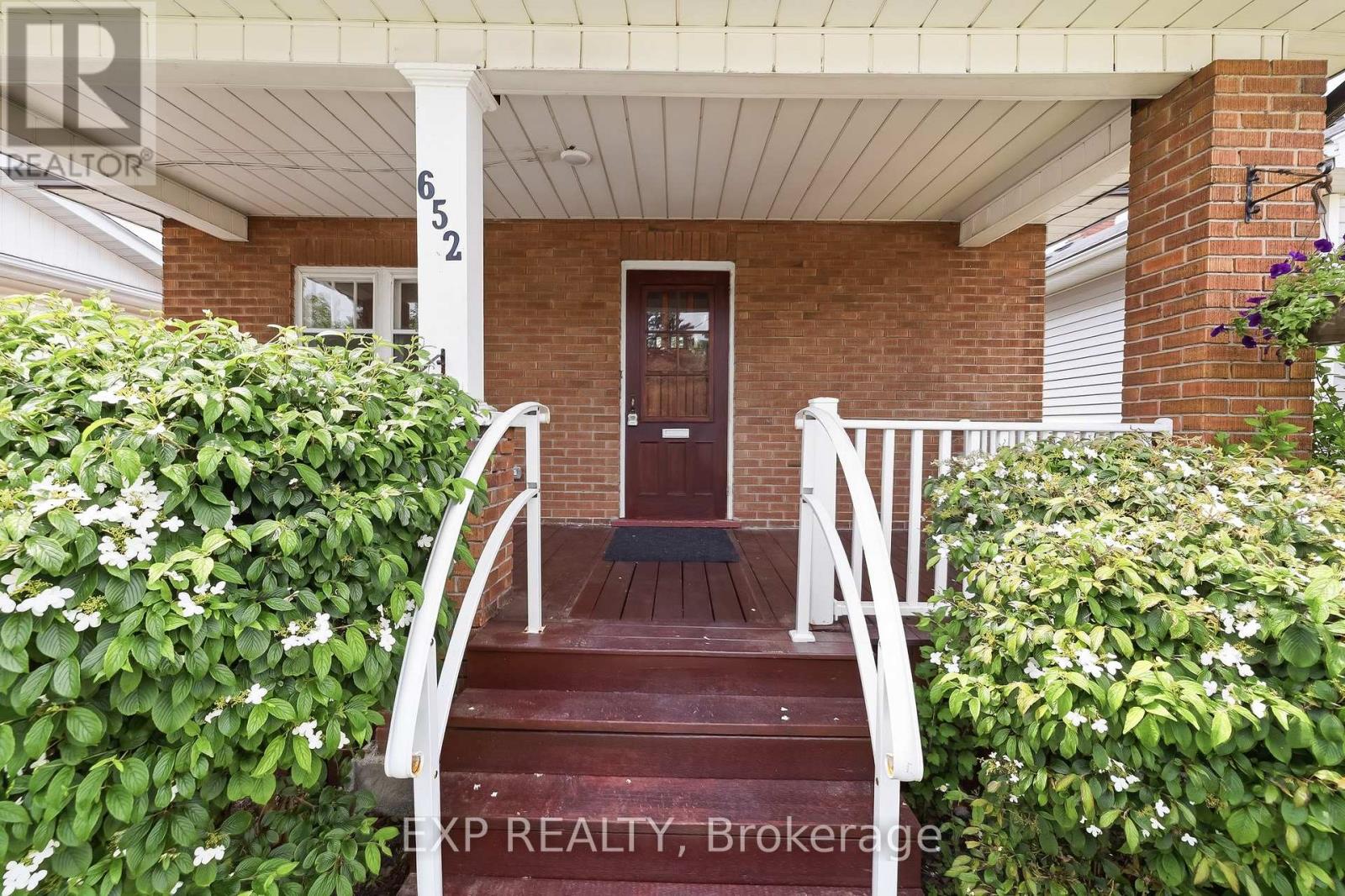 652 HORTOP STREET - 11
