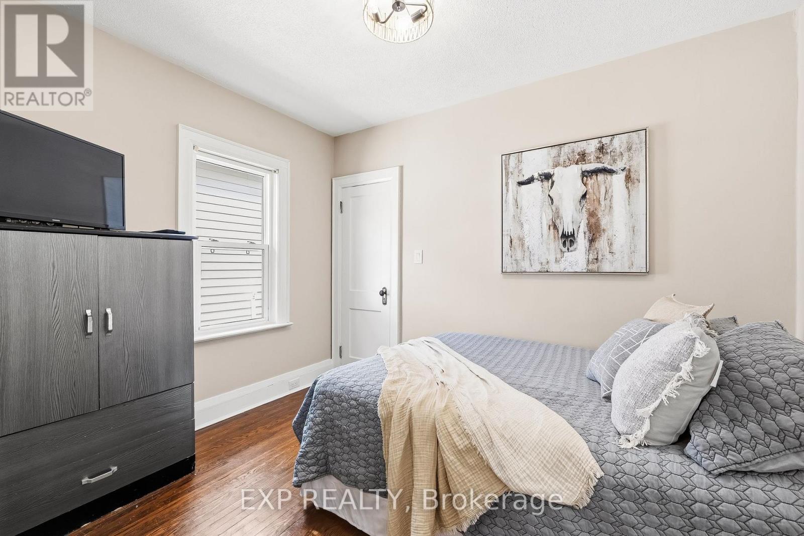 652 HORTOP STREET - 22