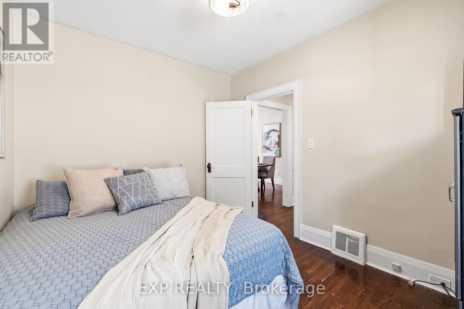 652 HORTOP STREET - 23