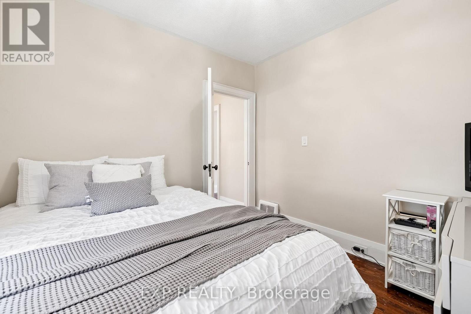 652 HORTOP STREET - 25