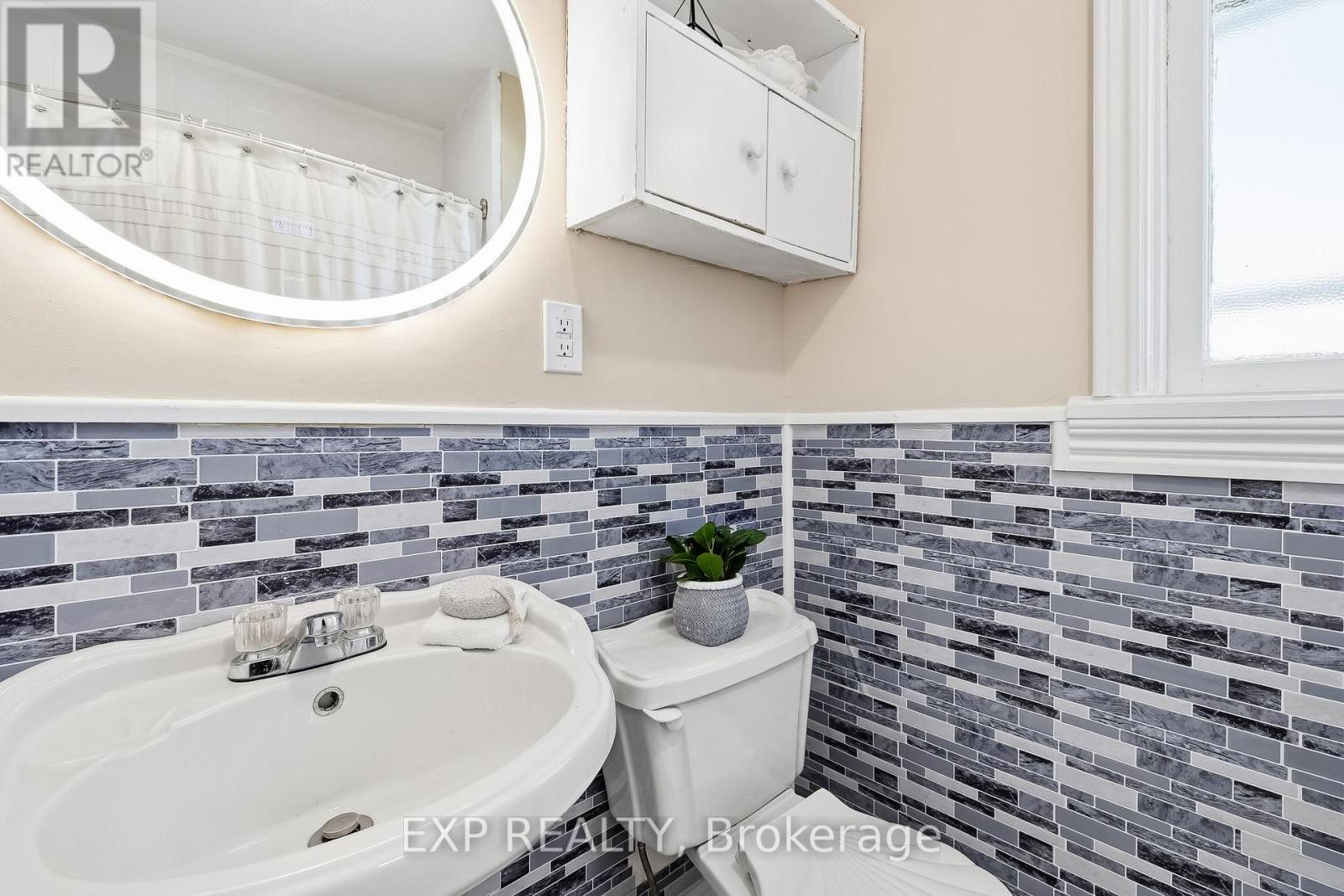 652 HORTOP STREET - 26