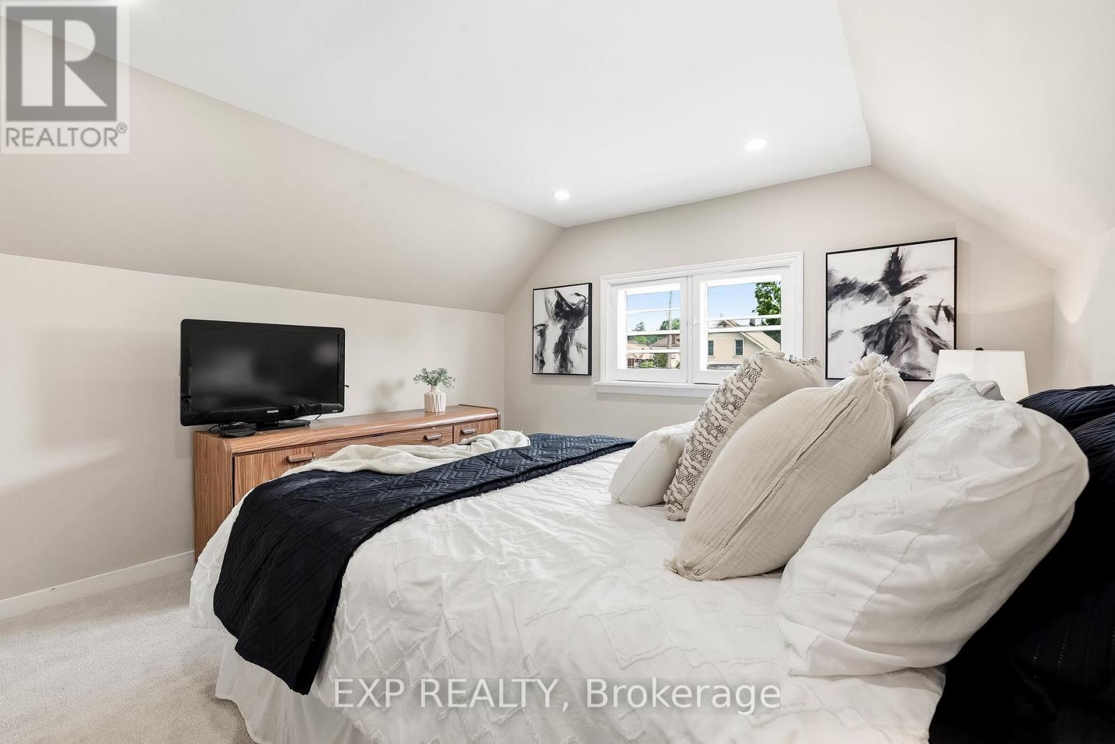 652 HORTOP STREET - 34