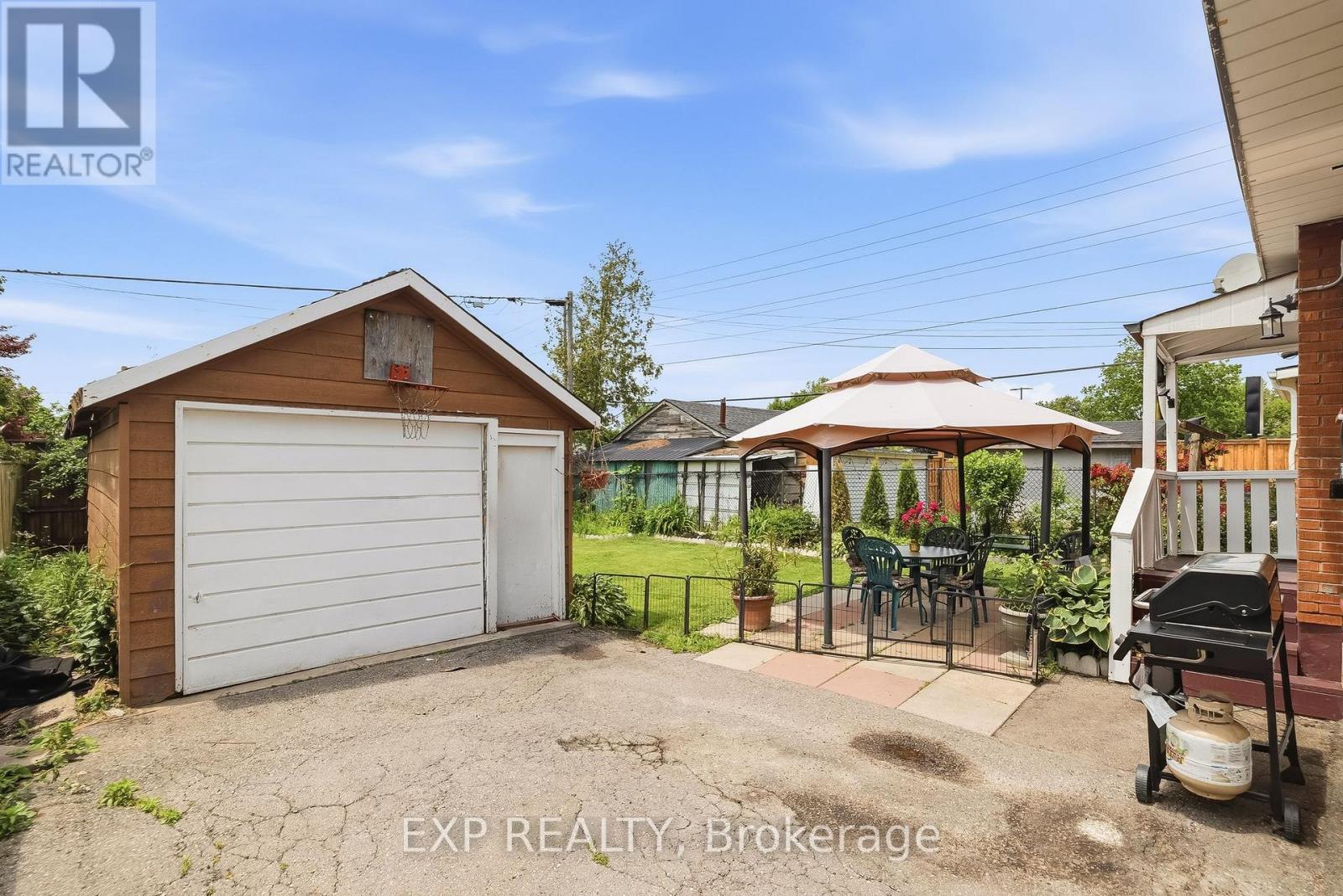 652 HORTOP STREET - 36