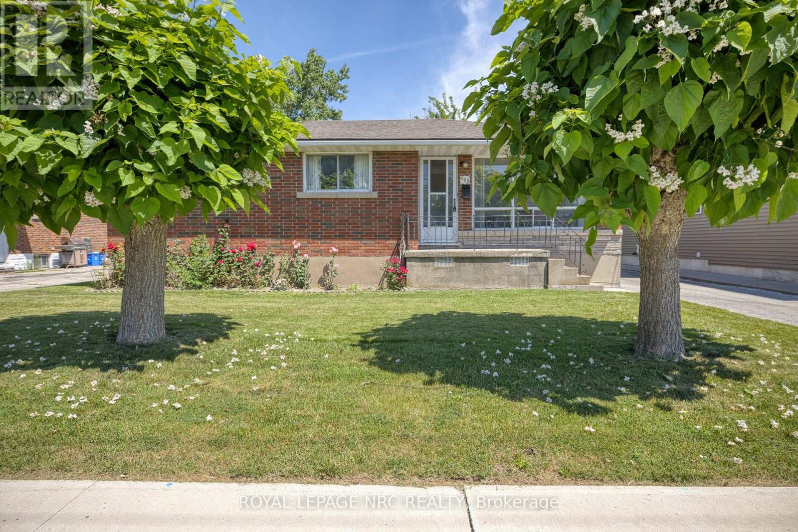 409 BROADWAY AVENUE - 24