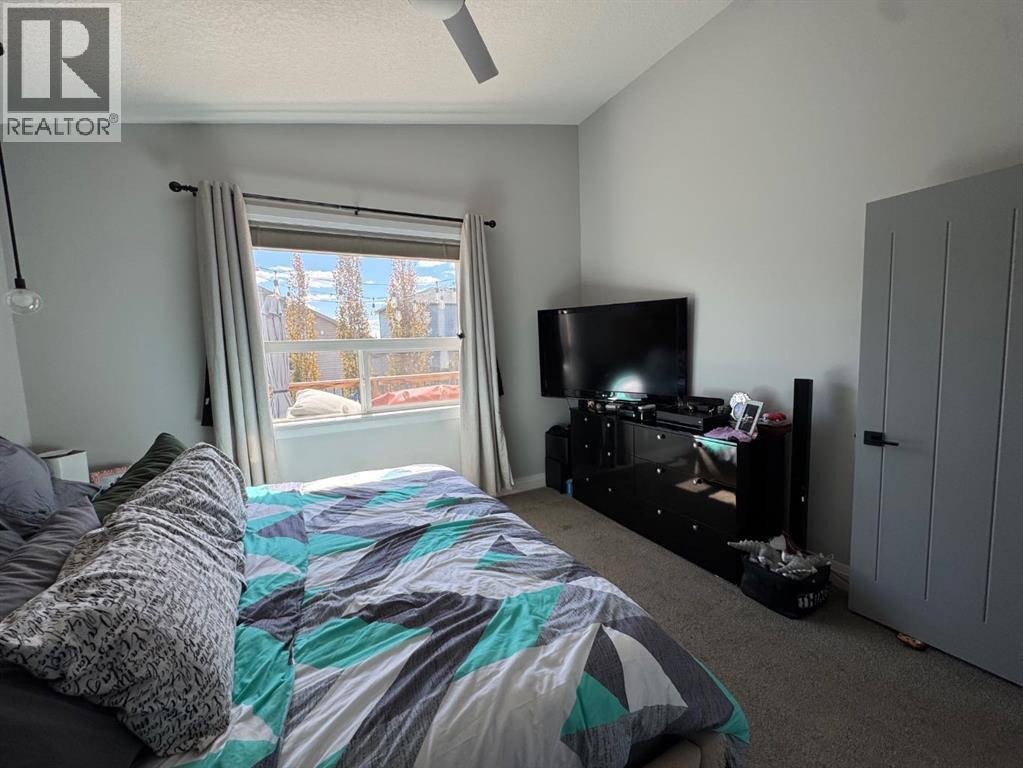 8645 122 Avenue - 10