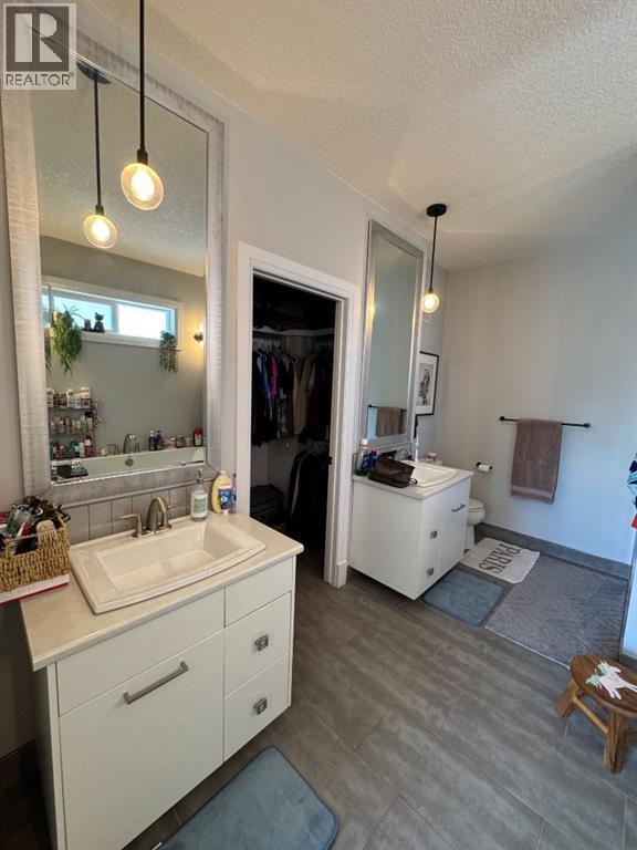 8645 122 Avenue - 11