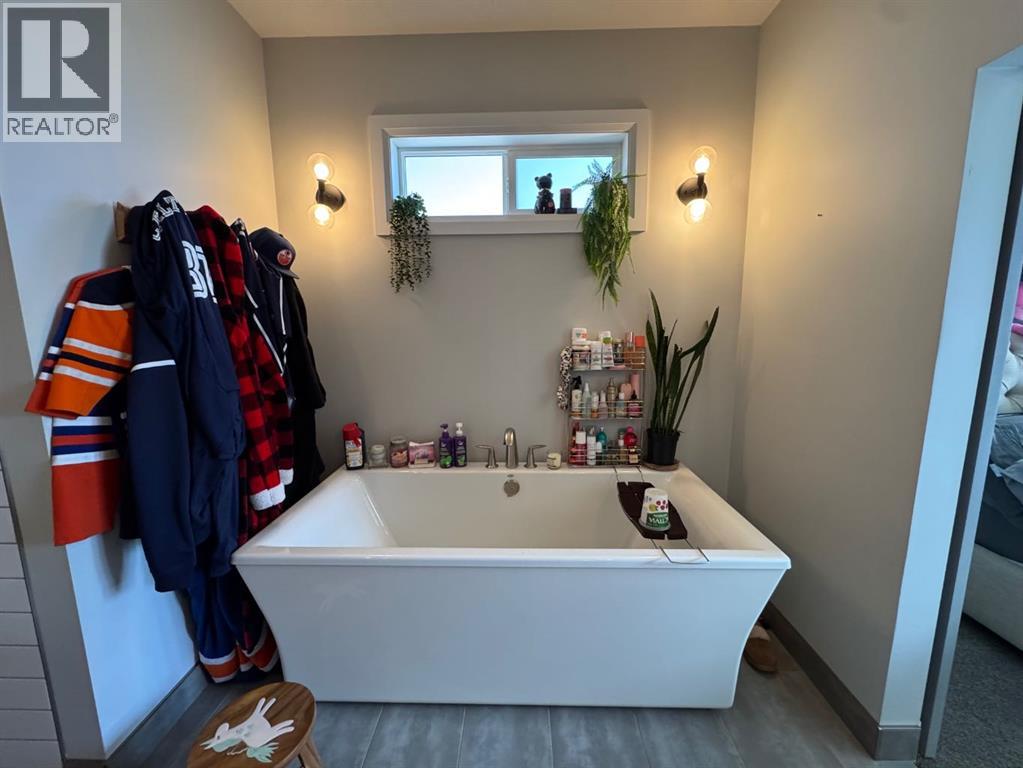 8645 122 Avenue - 12