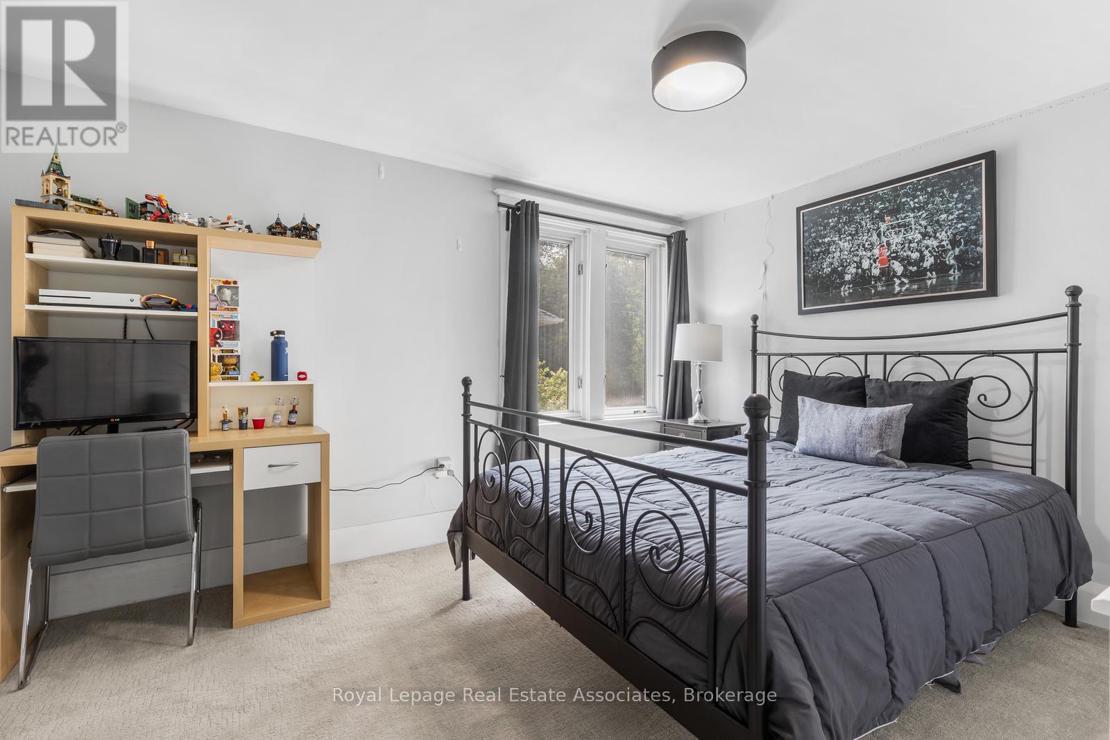 1807 BALSAM AVENUE - 34