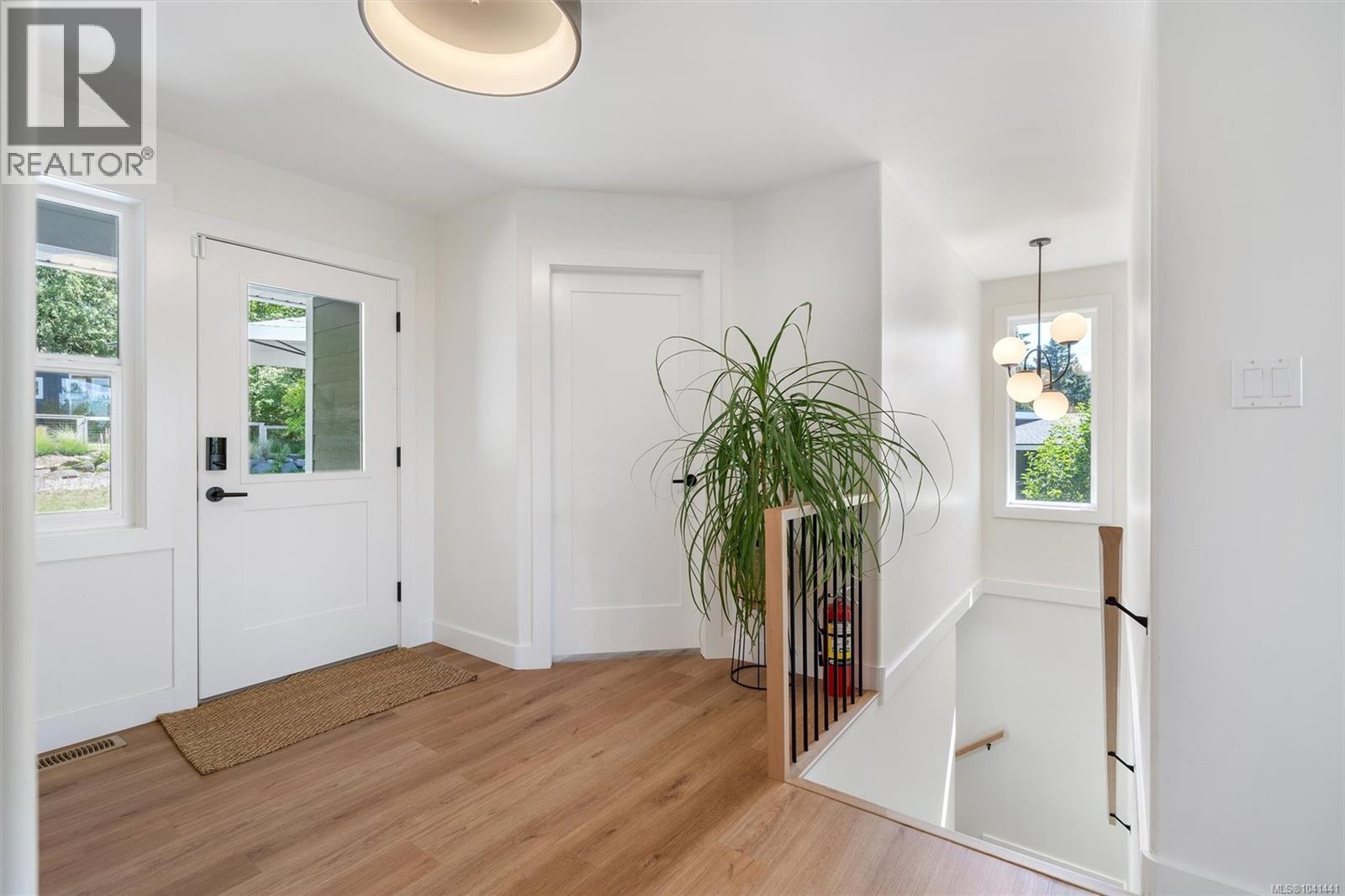 4370 Moss Rd - 10