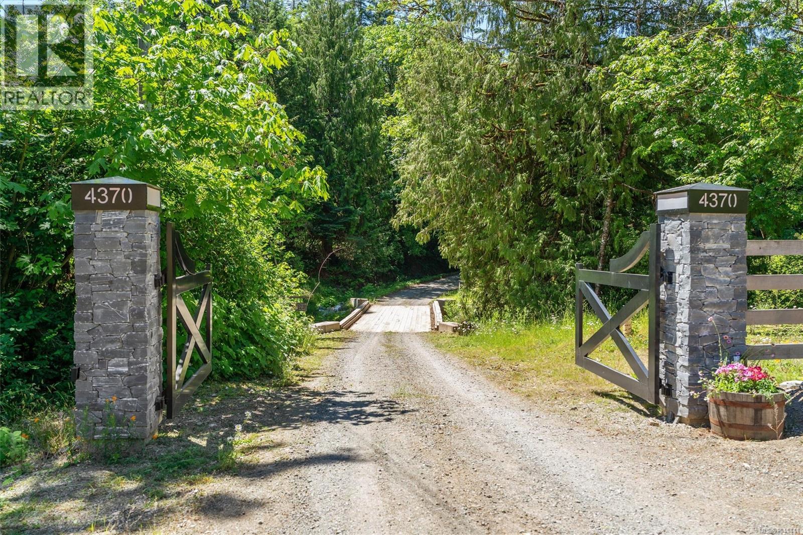 4370 Moss Rd - 6