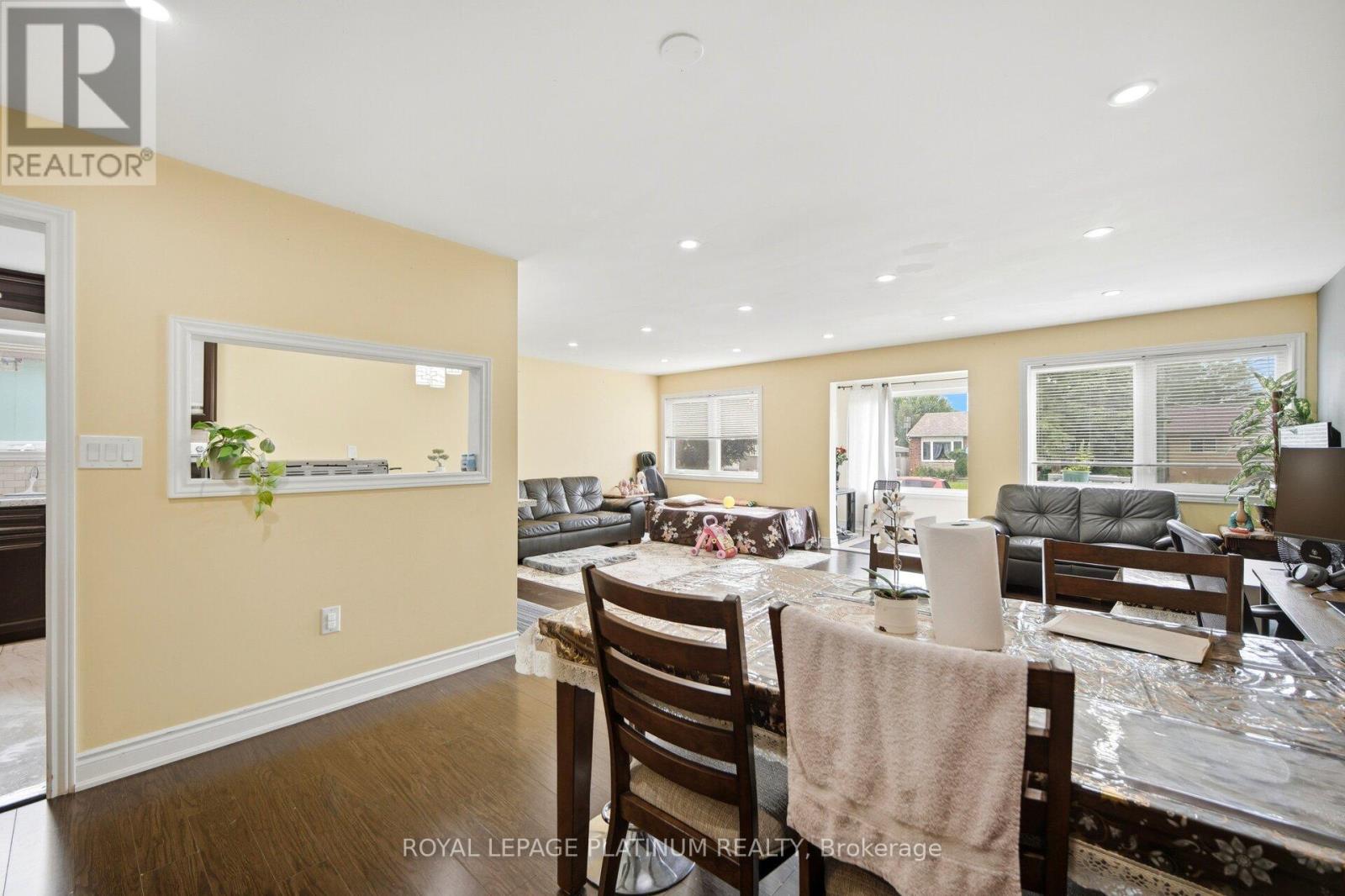 19 GOLDING AVENUE - 11