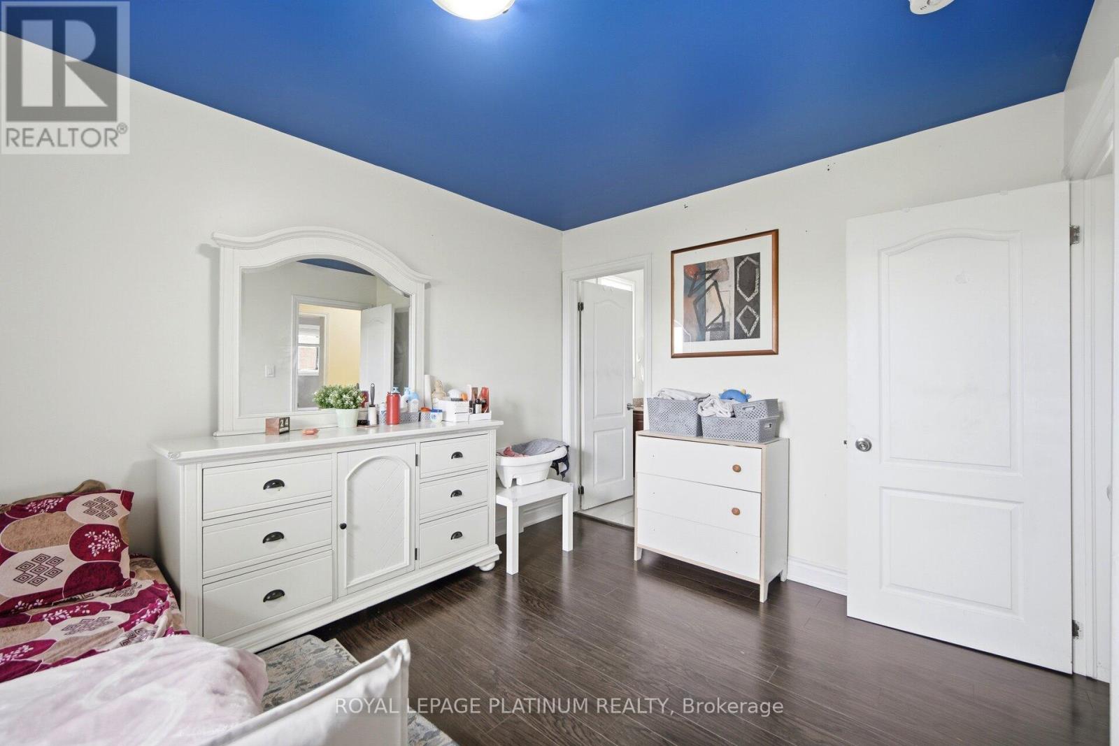 19 GOLDING AVENUE - 14