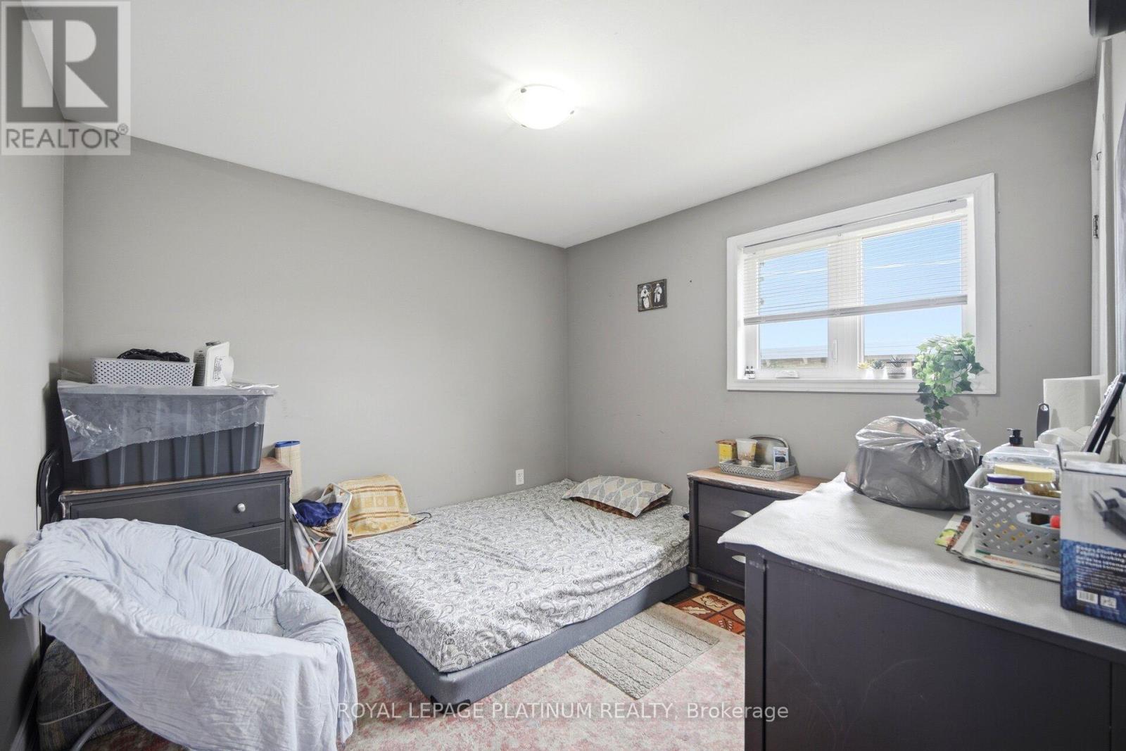 19 GOLDING AVENUE - 16