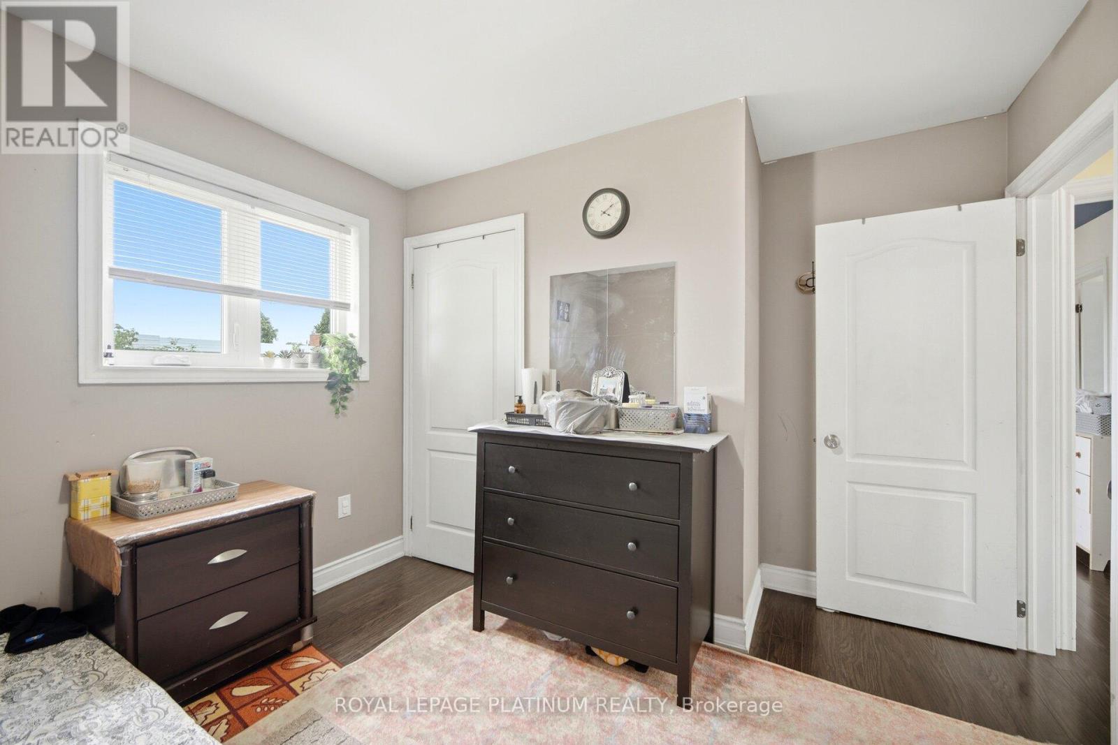 19 GOLDING AVENUE - 17