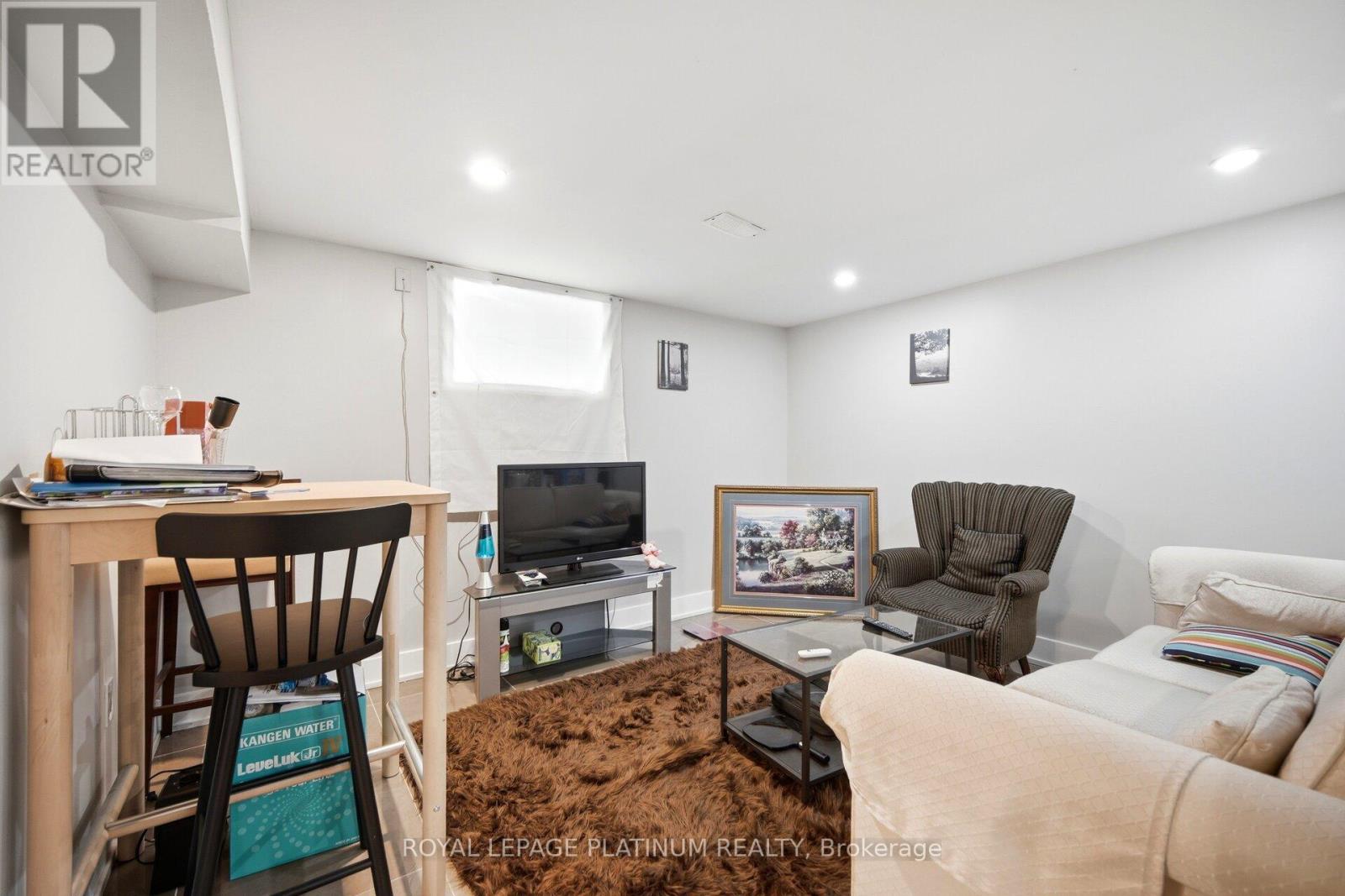 19 GOLDING AVENUE - 22
