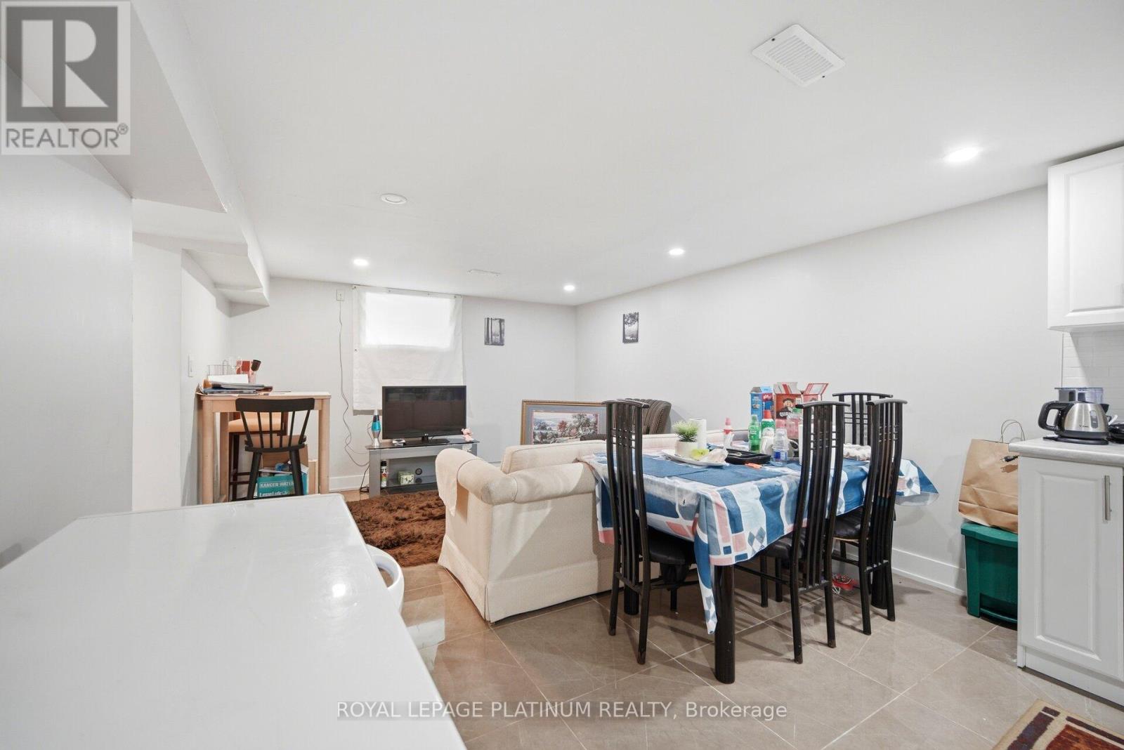 19 GOLDING AVENUE - 23