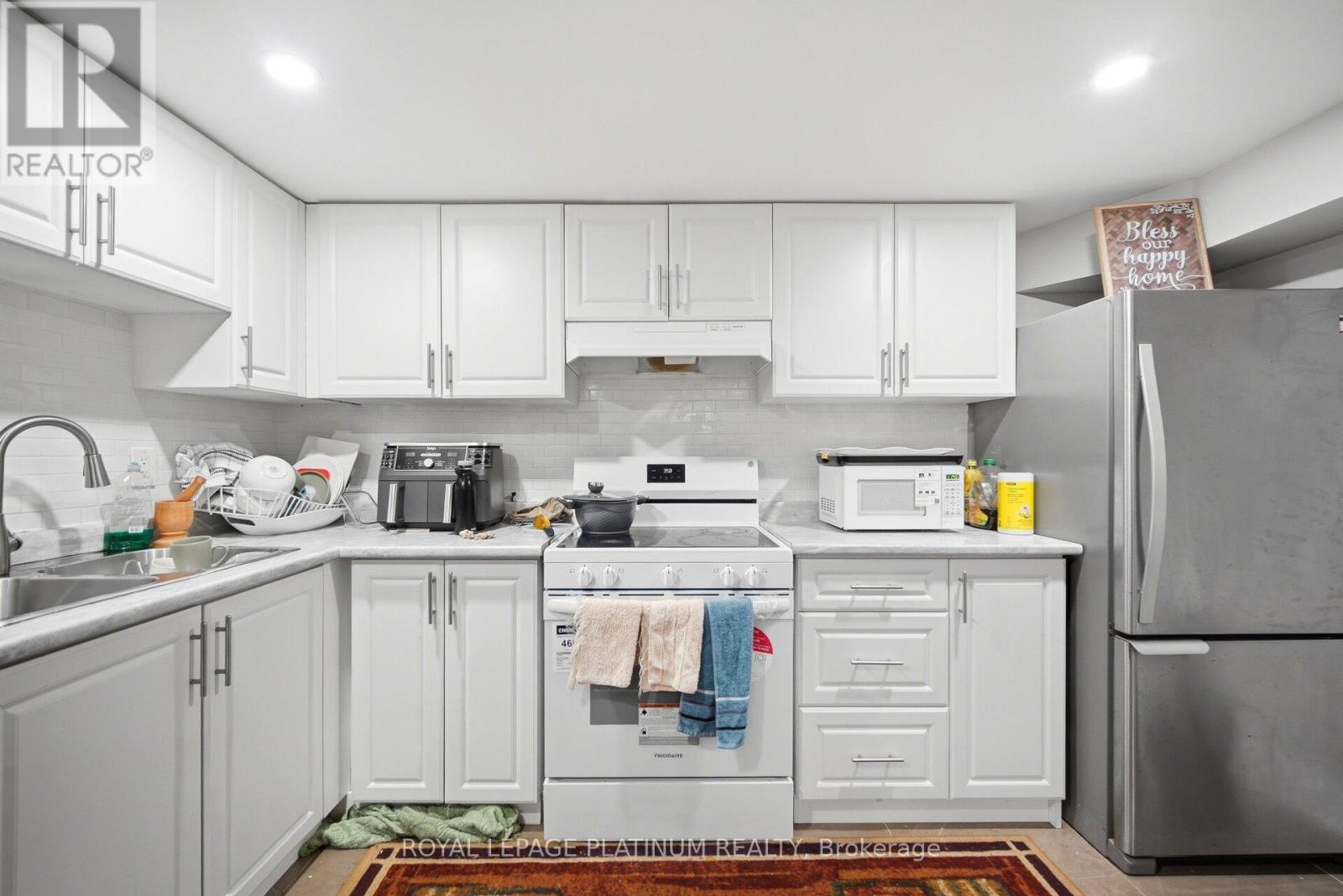 19 GOLDING AVENUE - 25