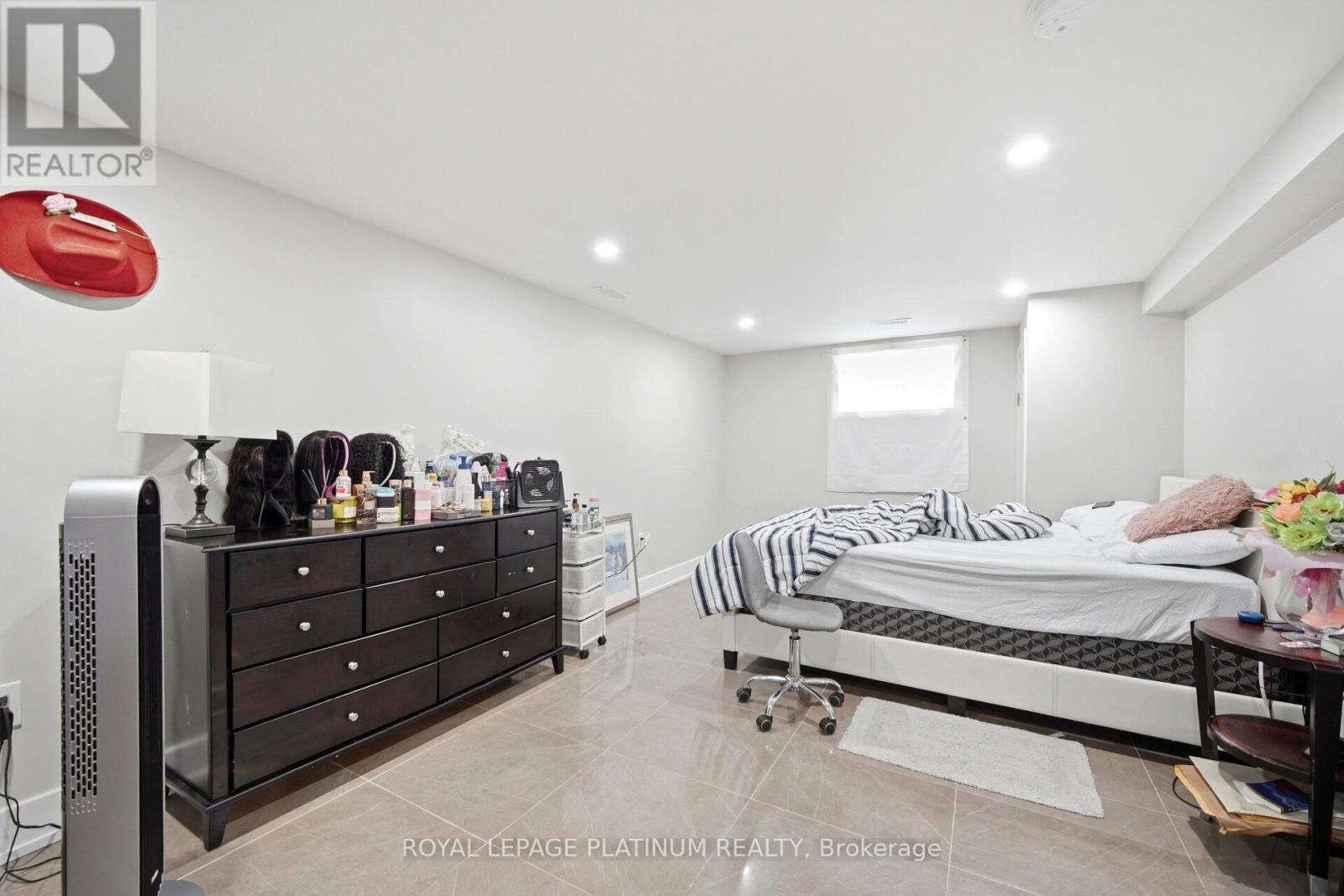 19 GOLDING AVENUE - 27