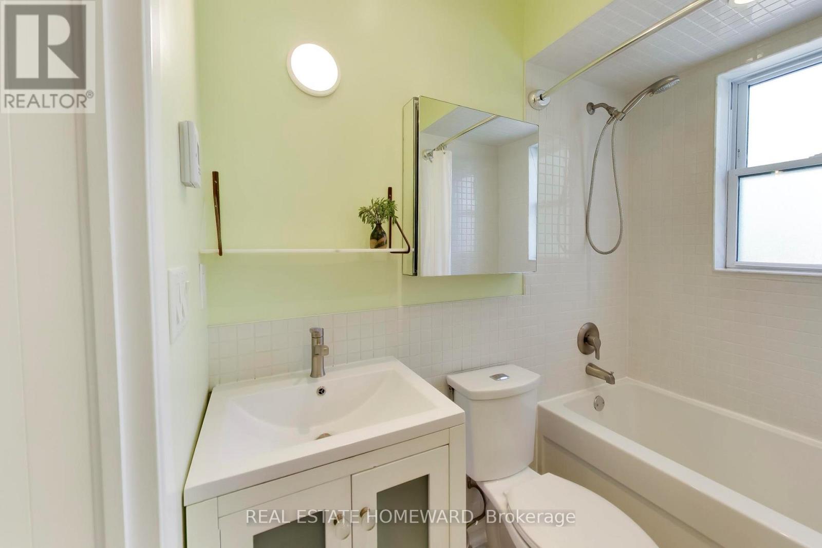 18 BRITANNIA AVENUE - 21