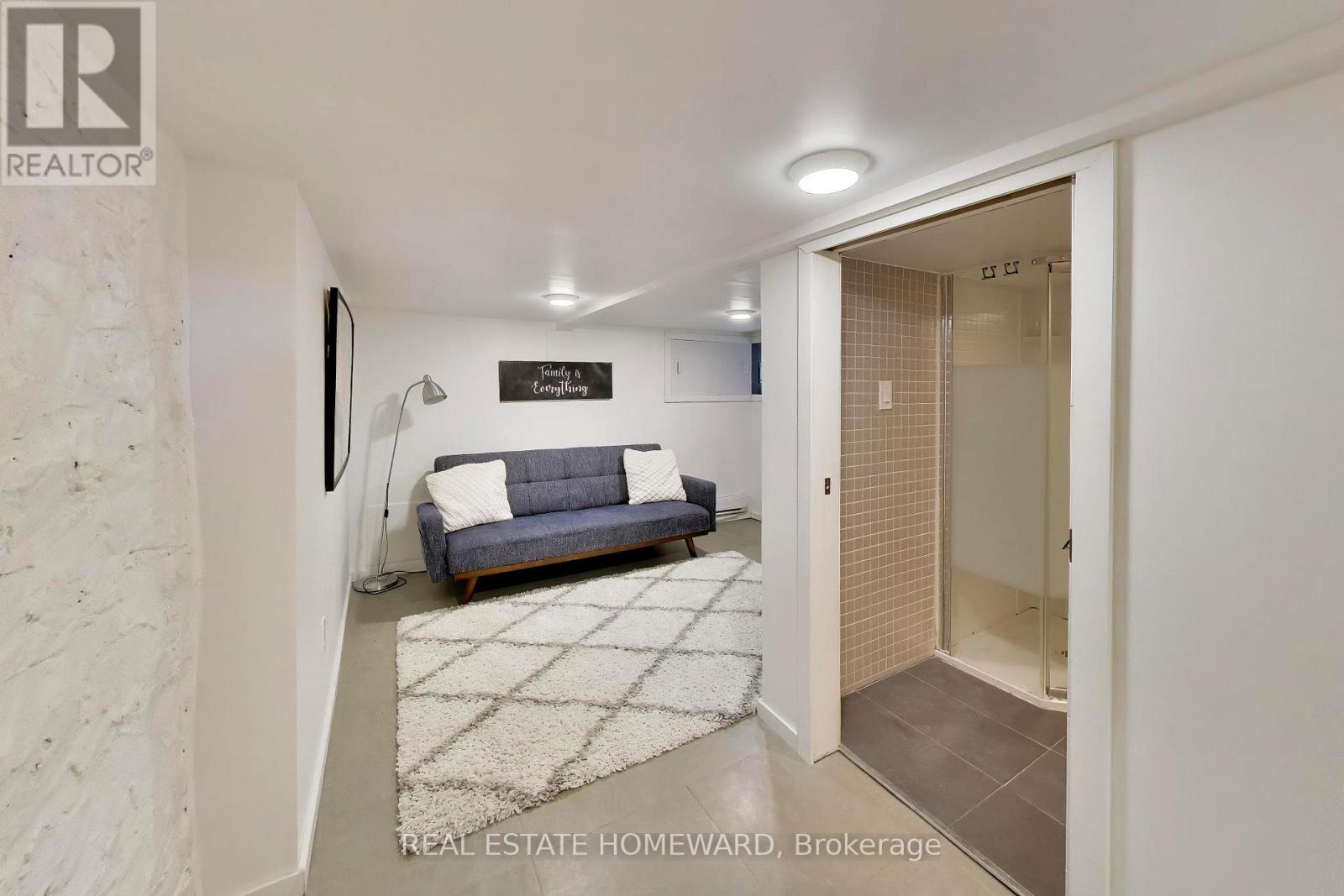 18 BRITANNIA AVENUE - 22