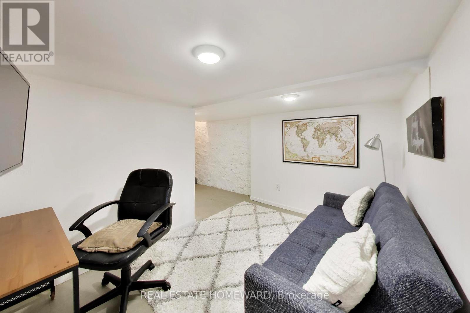 18 BRITANNIA AVENUE - 23
