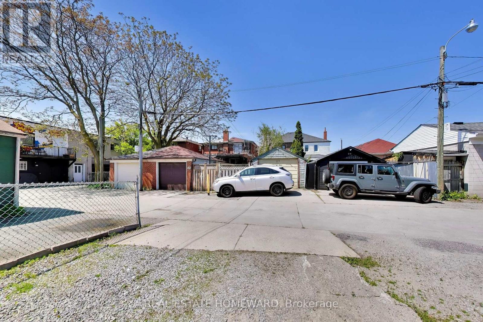 18 BRITANNIA AVENUE - 34