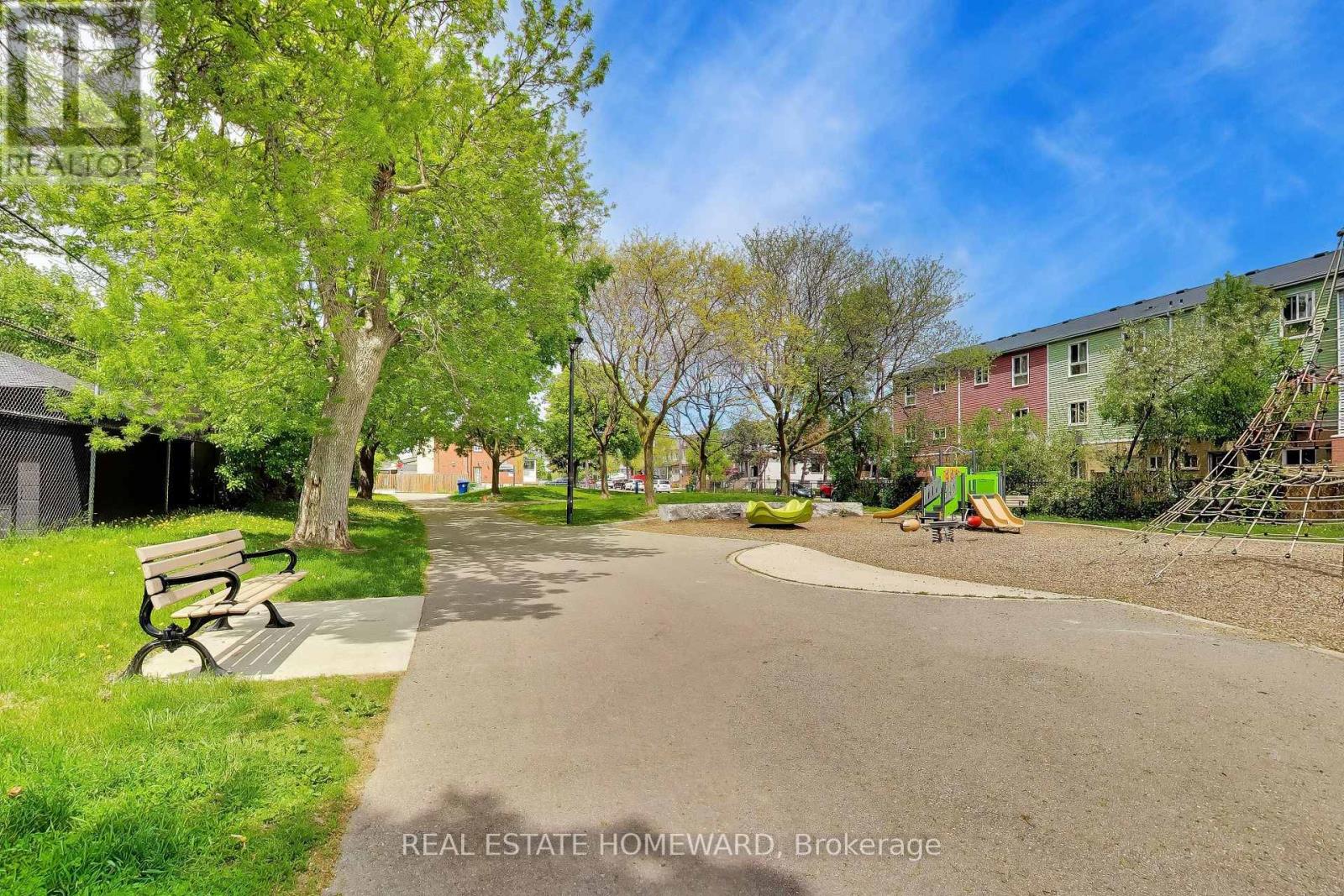 18 BRITANNIA AVENUE - 36