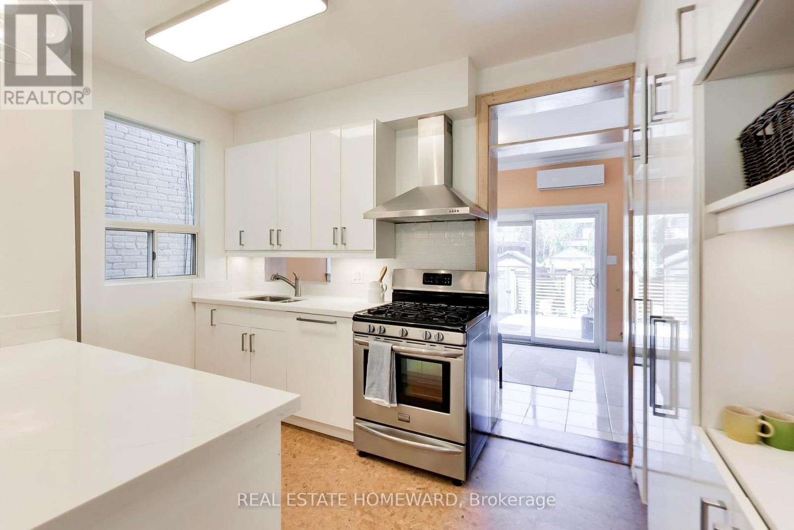 18 BRITANNIA AVENUE - 8