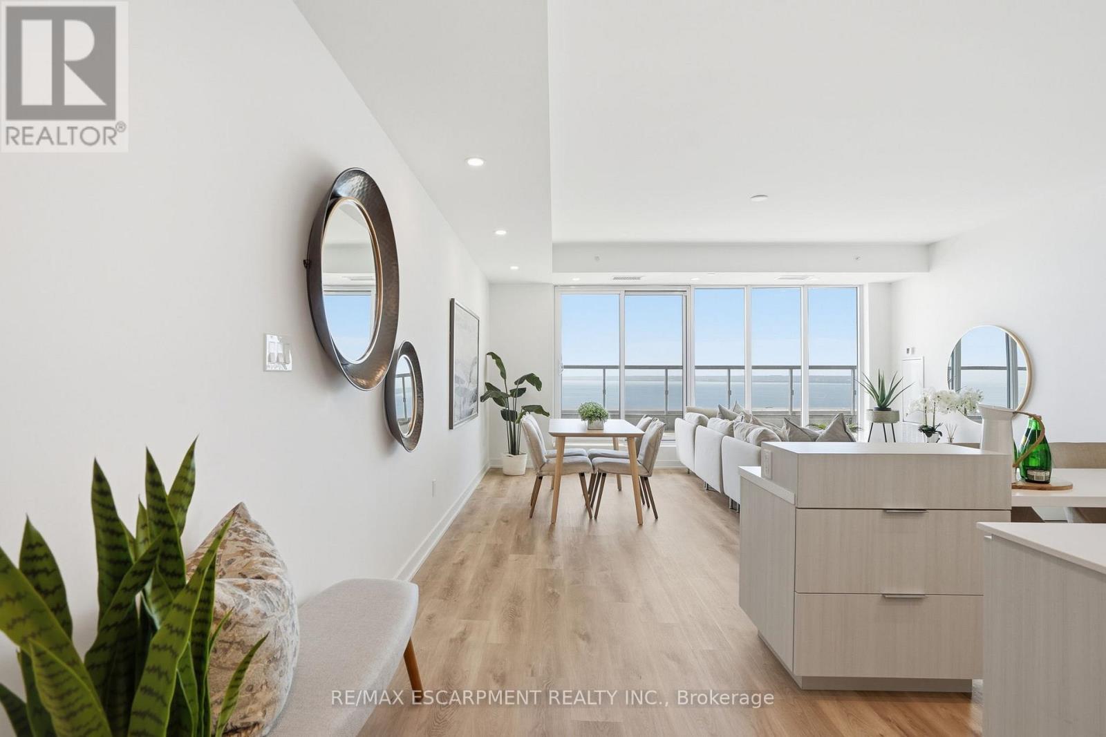 #2104 370 MARTHA STREET - 3