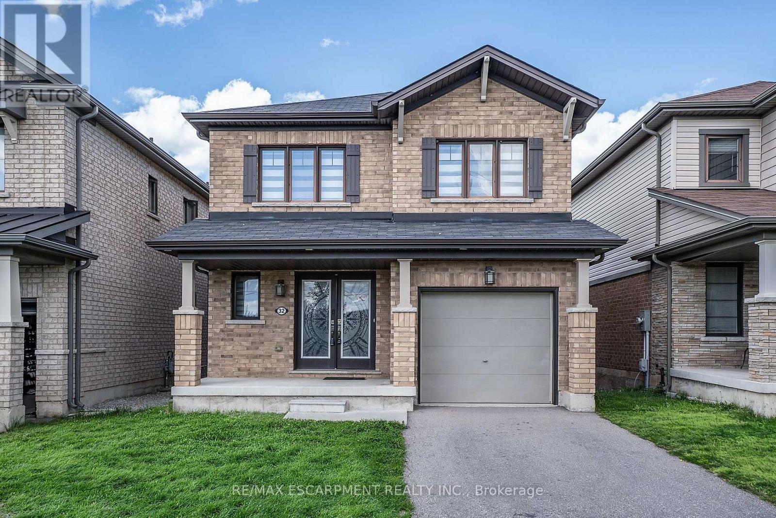 32 HEDGES CRESCENT - 1