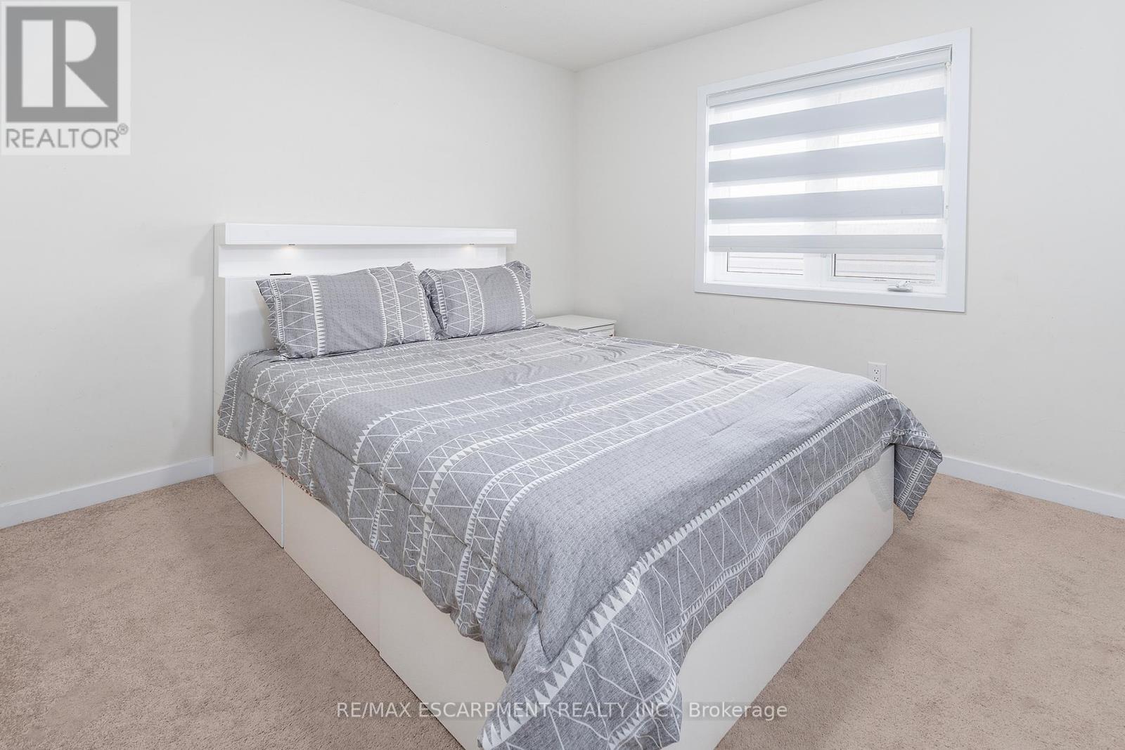 32 HEDGES CRESCENT - 14