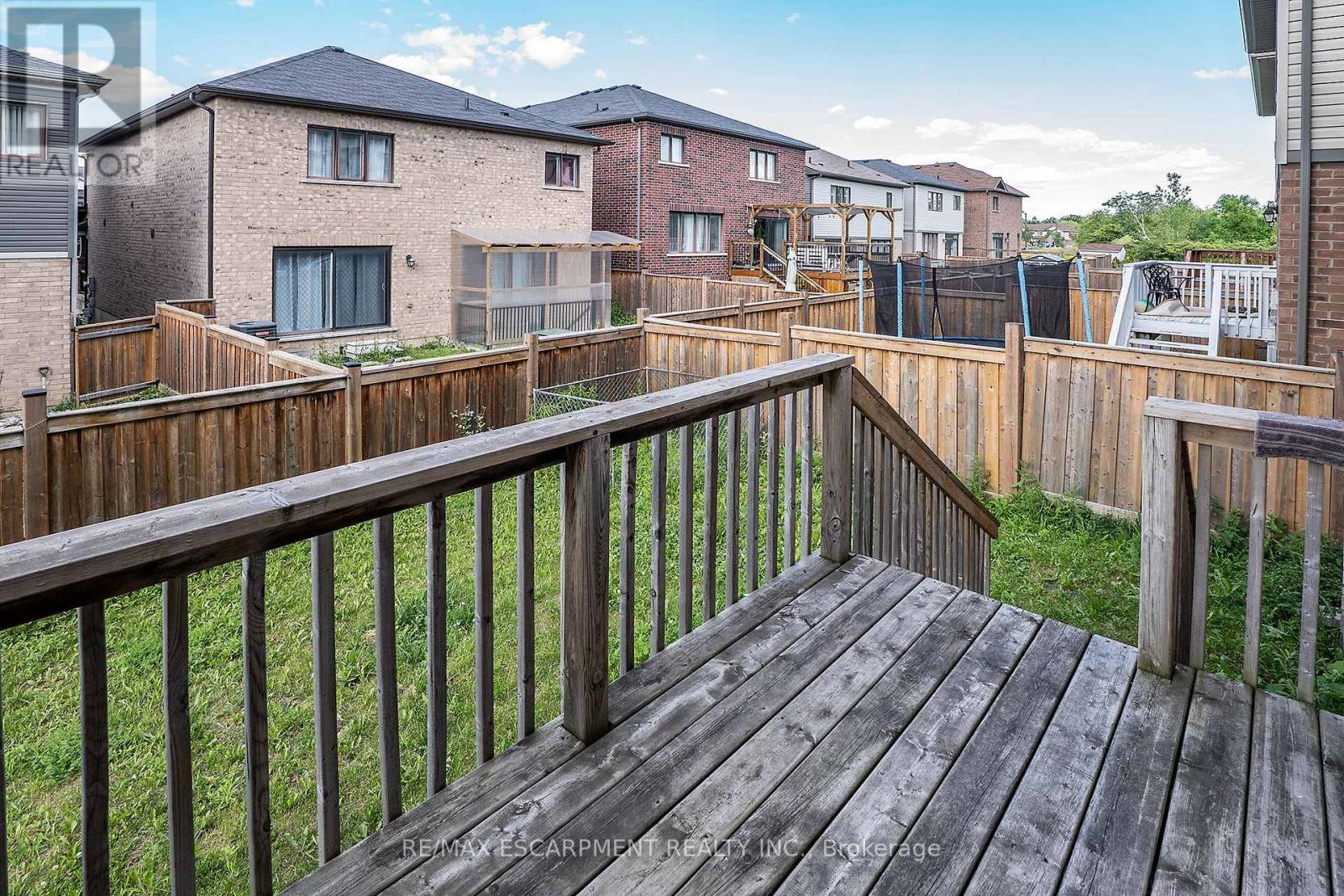 32 HEDGES CRESCENT - 19