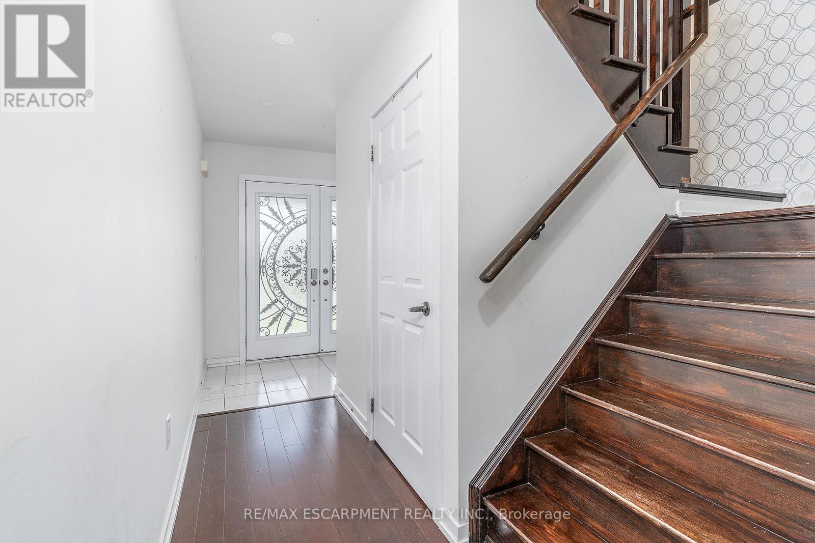 32 HEDGES CRESCENT - 3