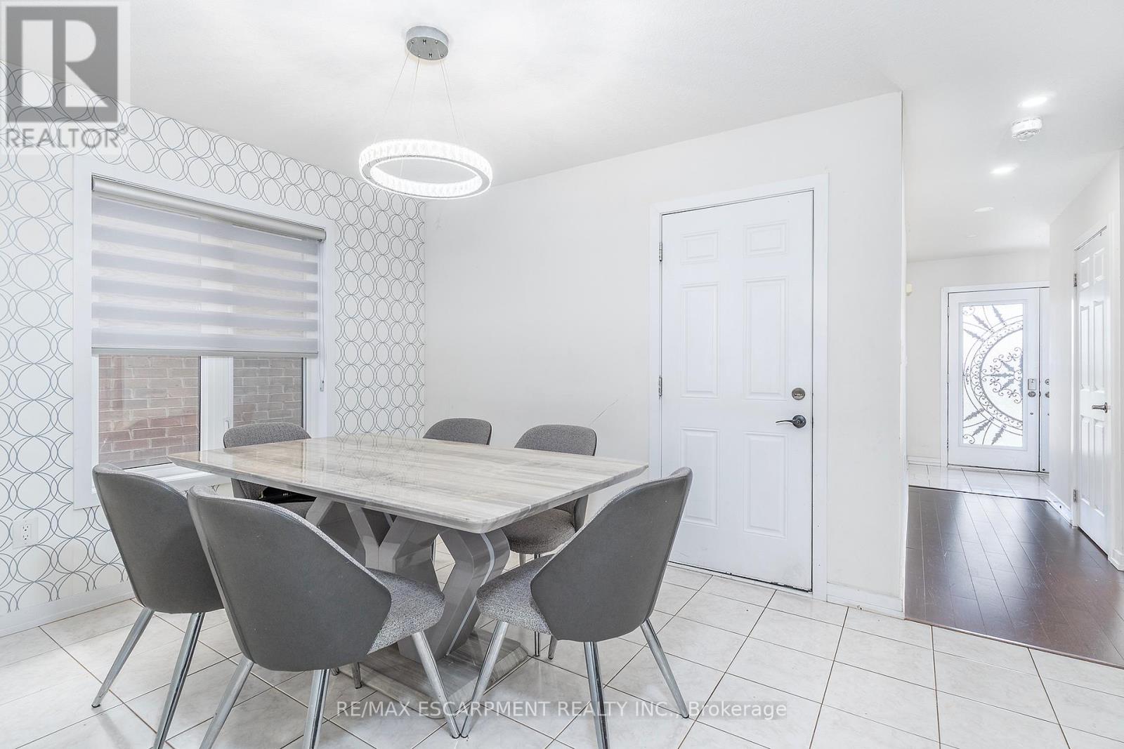 32 HEDGES CRESCENT - 5