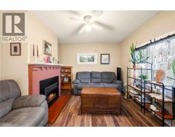 Porch - 2614 Scott St, Victoria, BC V8R4H9 Photo 9