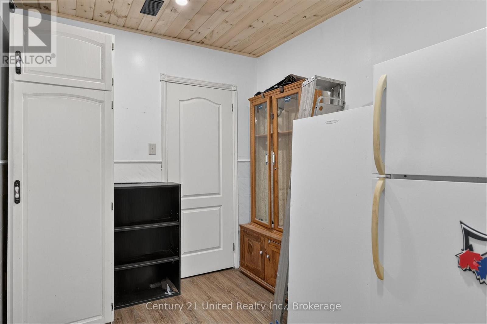 850 LISTOWEL LINE - Image 37
